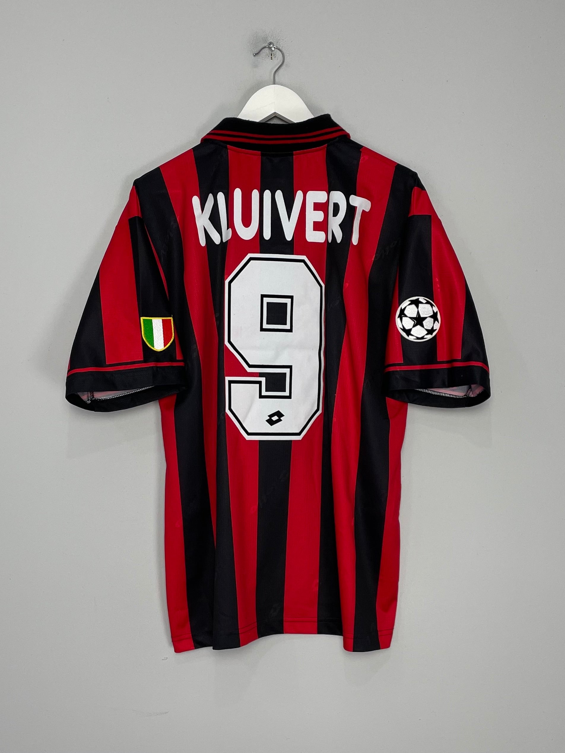 Shop 1997/98 AC MILAN KLUIVERT #9 C/L HOME SHIRT (XL) LOTTO, classic football shirts, vintage football shirts & retro soccer jerseys at Cult Kits