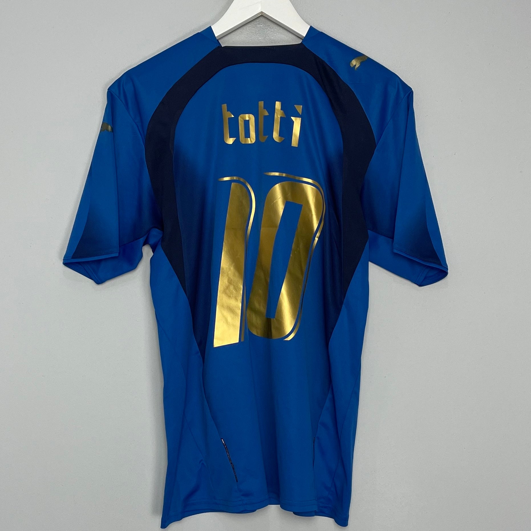 Shop 2006/07 ITALY TOTTI #10 HOME SHIRT (M) PUMA, classic football shirts, vintage football shirts & retro soccer jerseys at Cult Kits