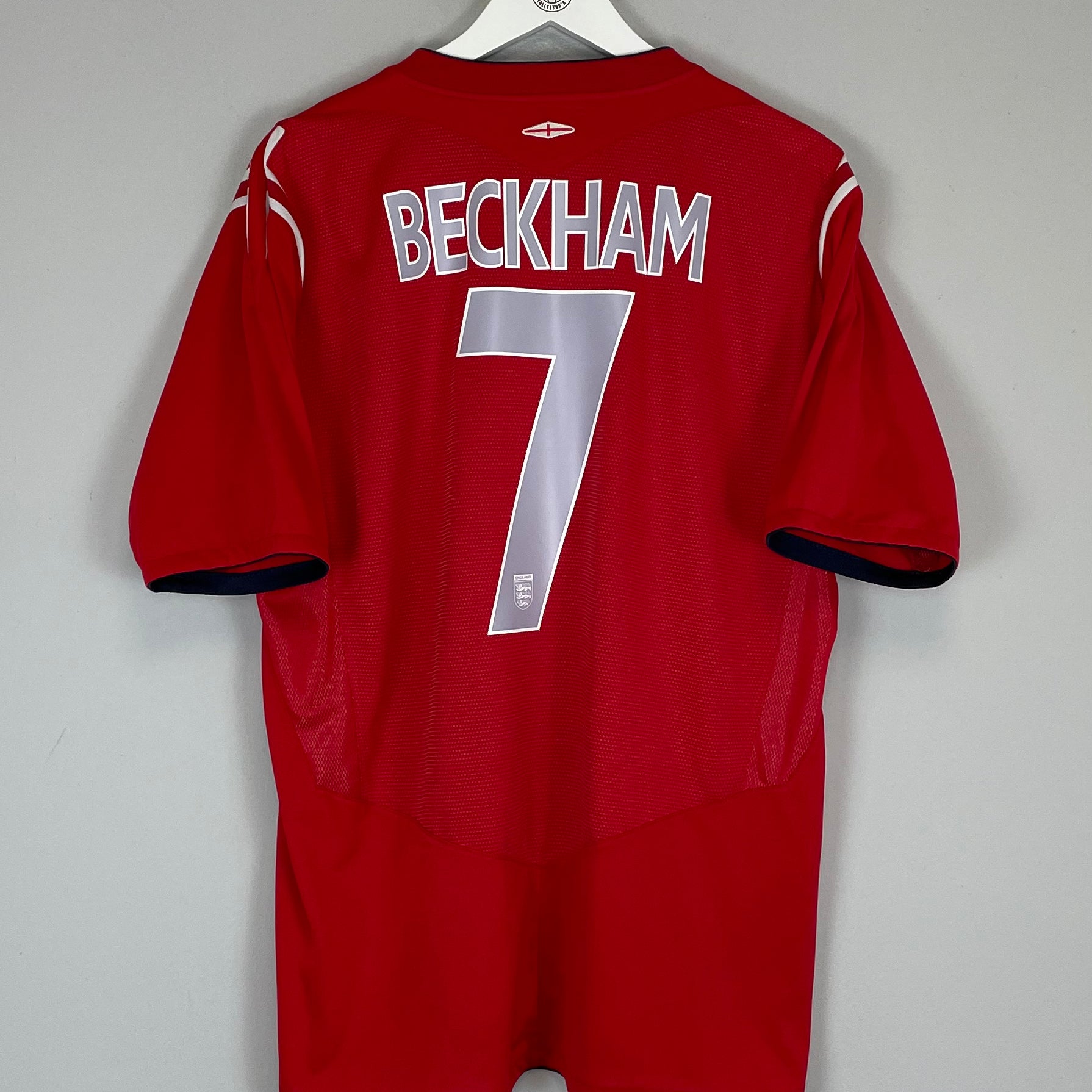 Shop 2004/06 ENGLAND BECKHAM #7 AWAY SHIRT (XL) UMBRO, classic football shirts, vintage football shirts & retro soccer jerseys at Cult Kits