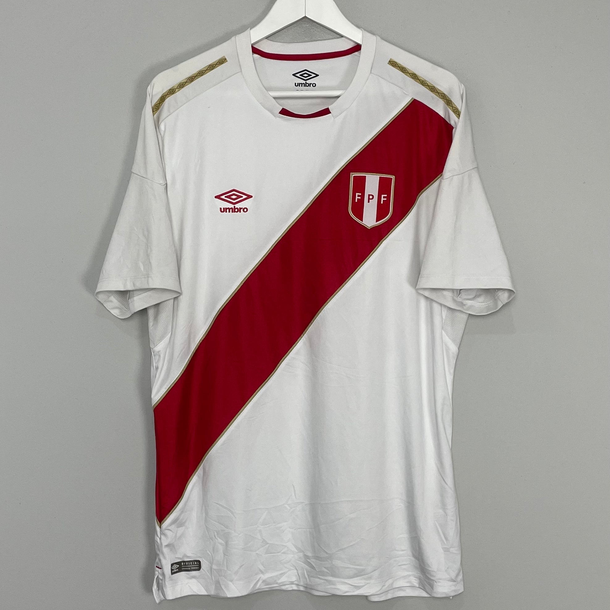 Shop 2018/19 PERU HOME SHIRT (XL) UMBRO, classic football shirts, vintage football shirts & retro soccer jerseys at Cult Kits
