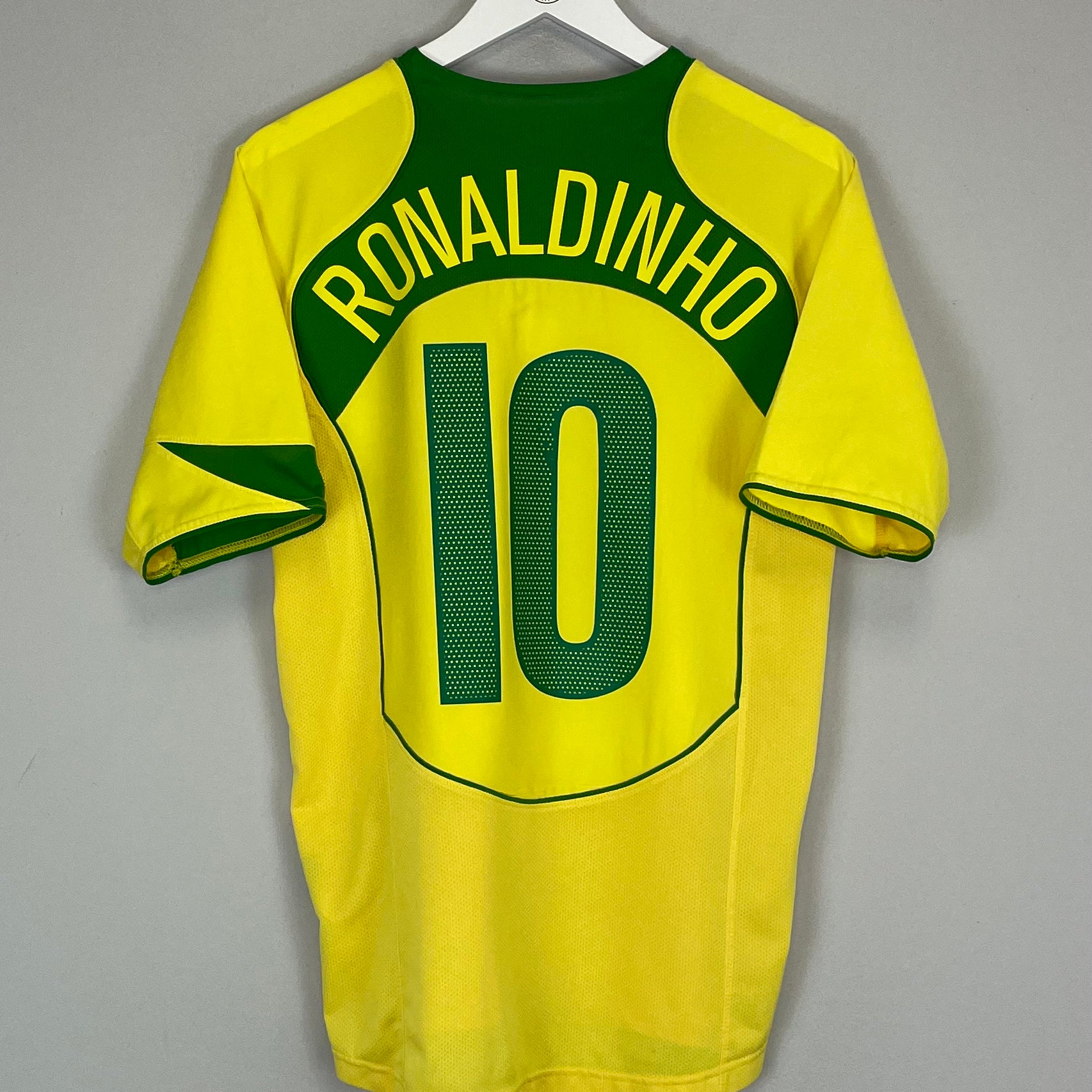 Shop 2004/06 BRAZIL RONALDINHO #10 HOME SHIRT (S) NIKE, classic football shirts, vintage football shirts & retro soccer jerseys at Cult Kits