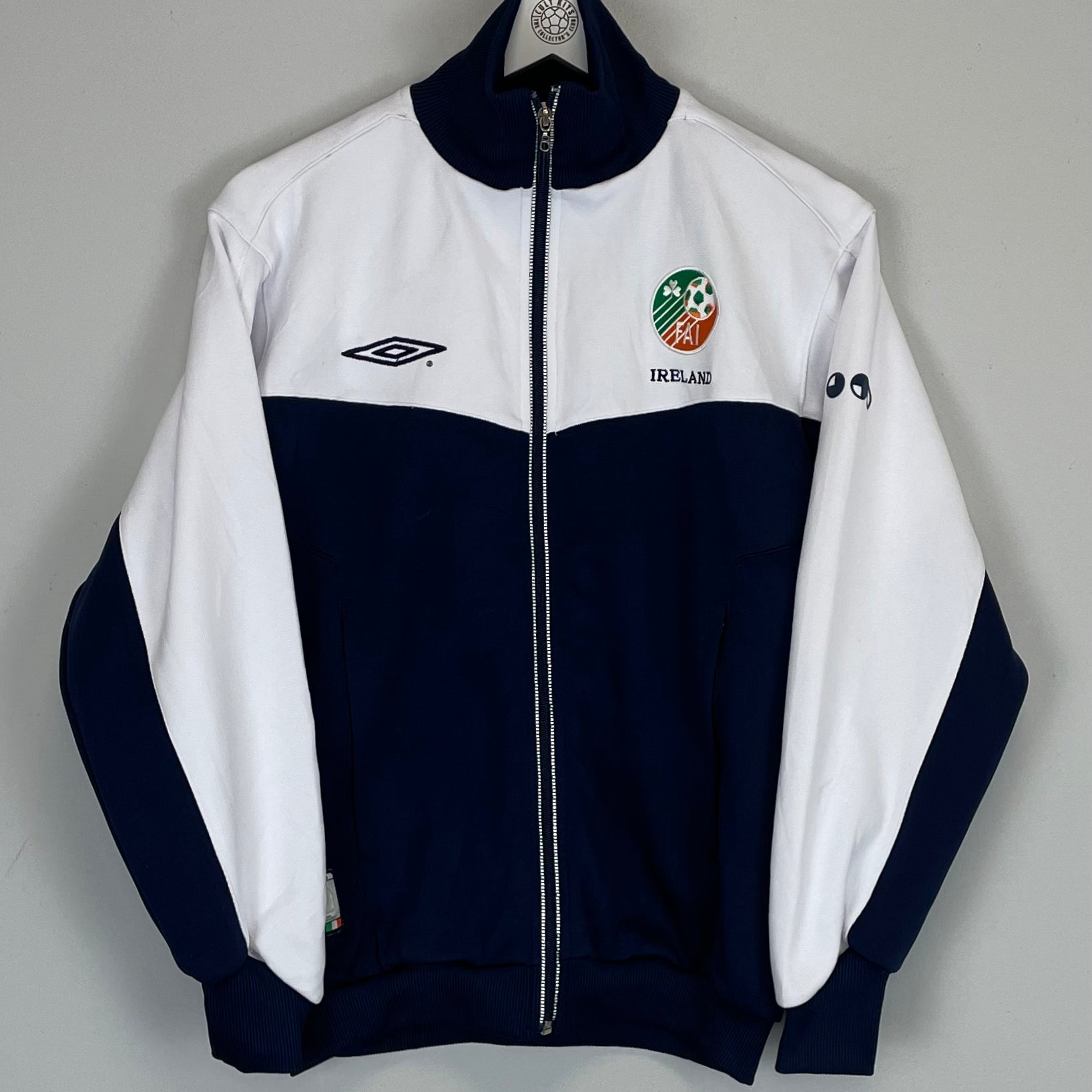 Shop 2002/03 IRELAND TRACK JACKET (S) UMBRO, classic football shirts, vintage football shirts & retro soccer jerseys at Cult Kits
