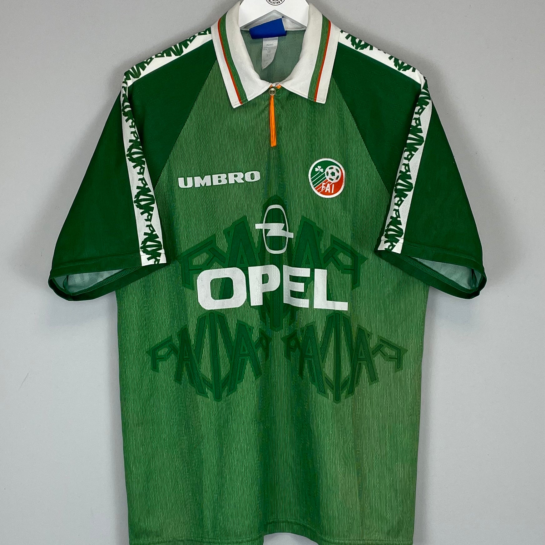 Shop 1996/98 IRELAND HOME SHIRT (XL) UMBRO, classic football shirts, vintage football shirts & retro soccer jerseys at Cult Kits