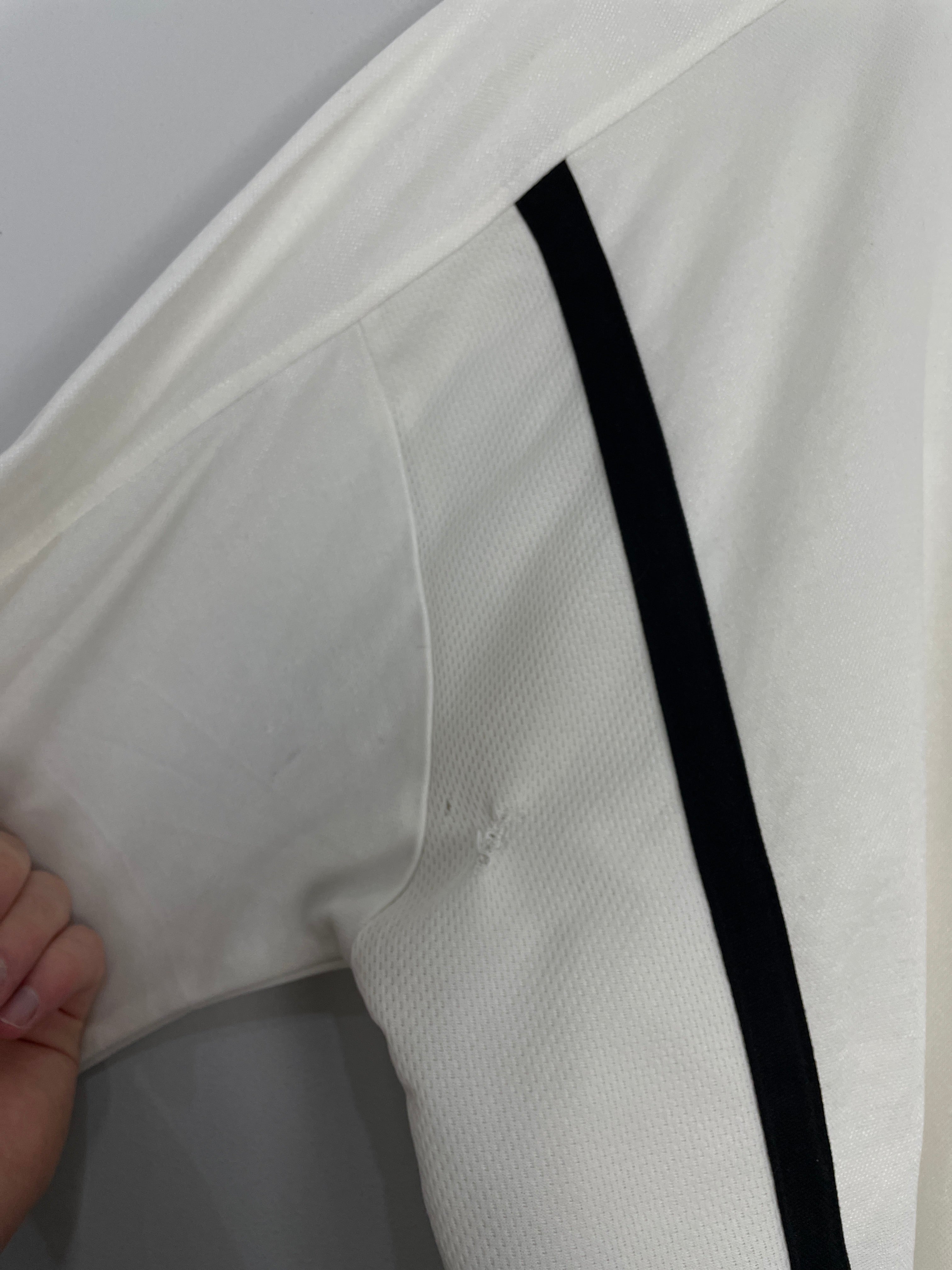 Shop 2000/01 VALENCIA HOME SHIRT (L) NIKE, classic football shirts, vintage football shirts & retro soccer jerseys at Cult Kits