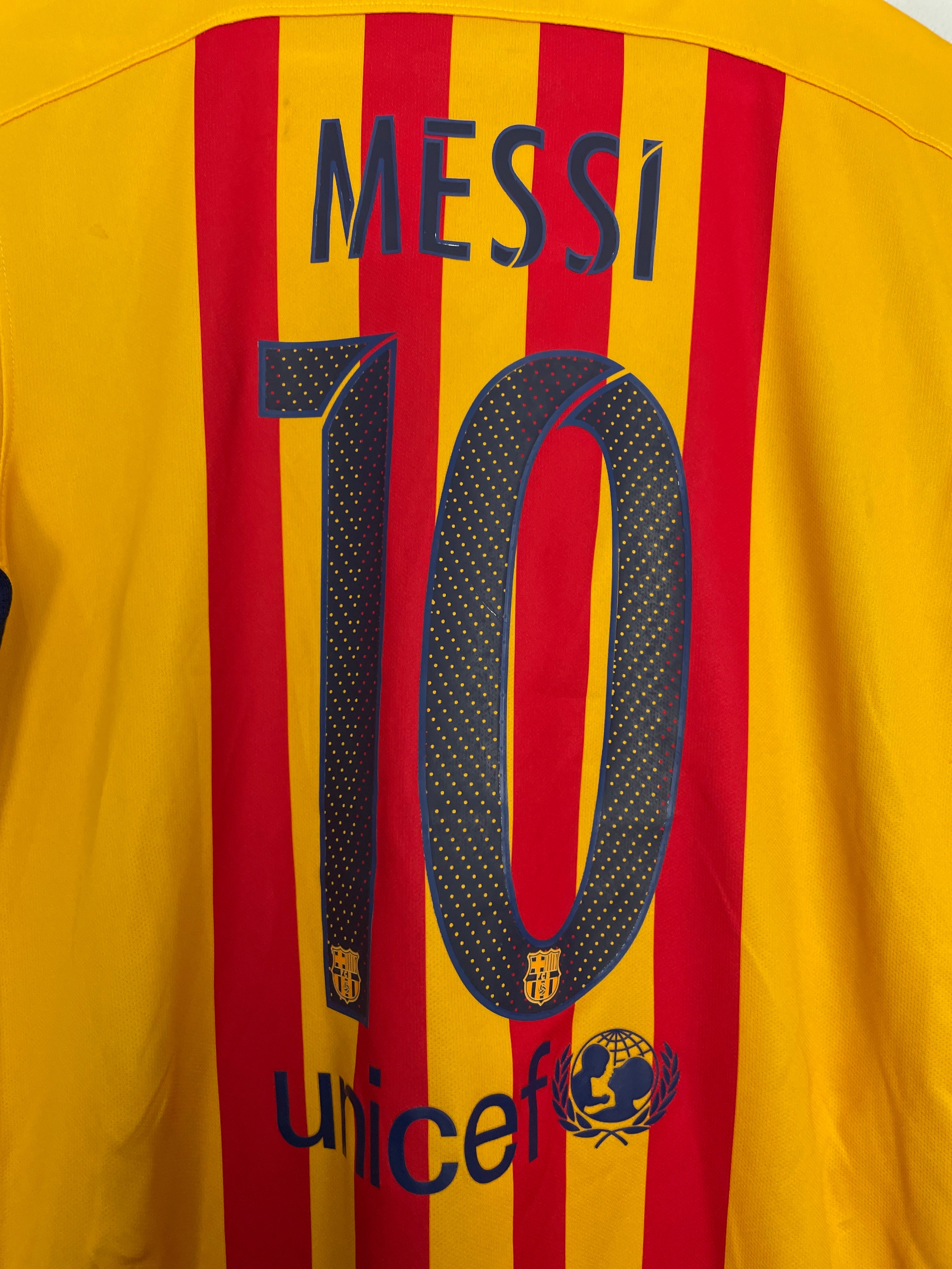 Shop 2015/16 BARCELONA MESSI #10 AWAY SHIRT (M) NIKE, classic football shirts, vintage football shirts & retro soccer jerseys at Cult Kits
