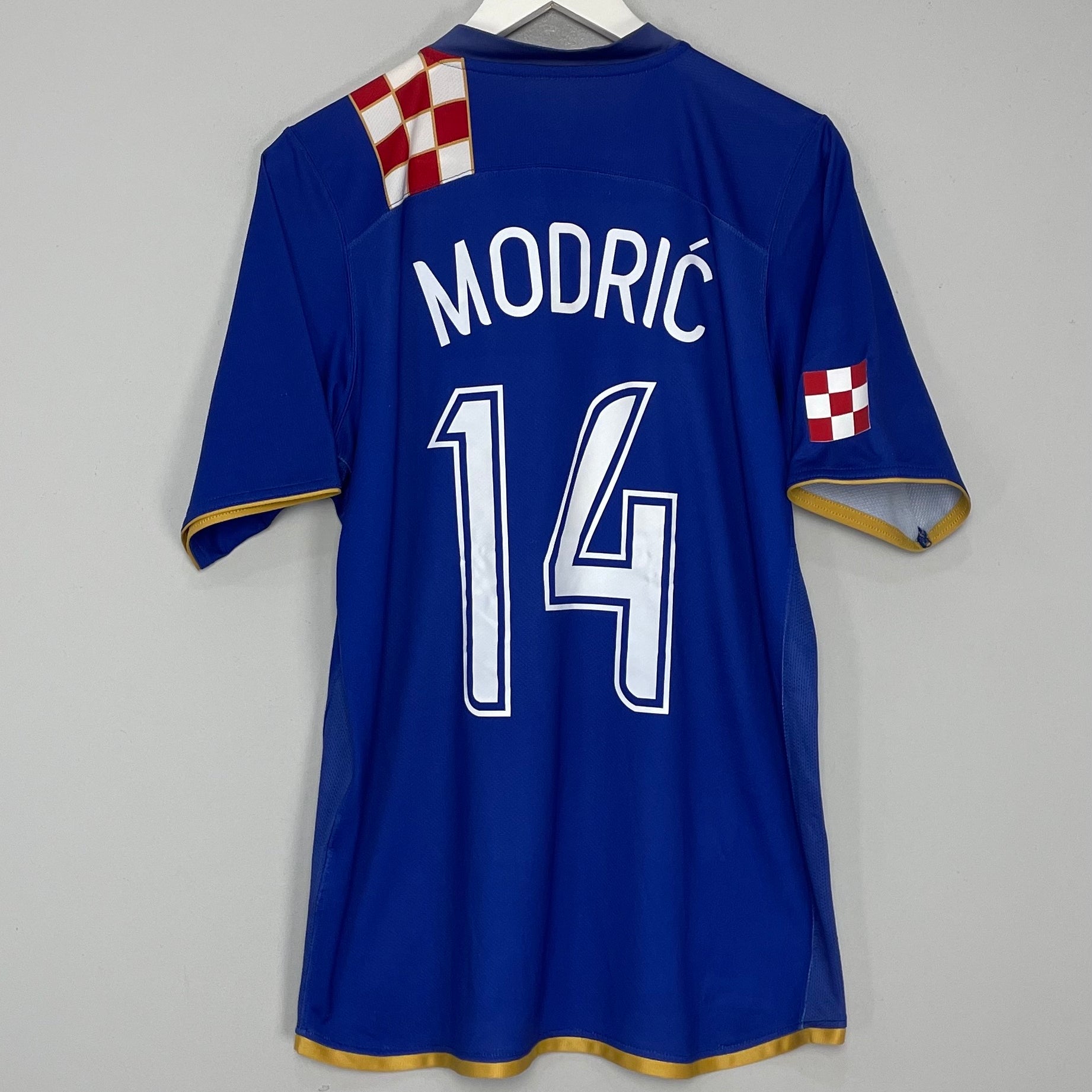 Shop 2006/08 CROATIA MODRIC #14 AWAY SHIRT (L) NIKE, classic football shirts, vintage football shirts & retro soccer jerseys at Cult Kits