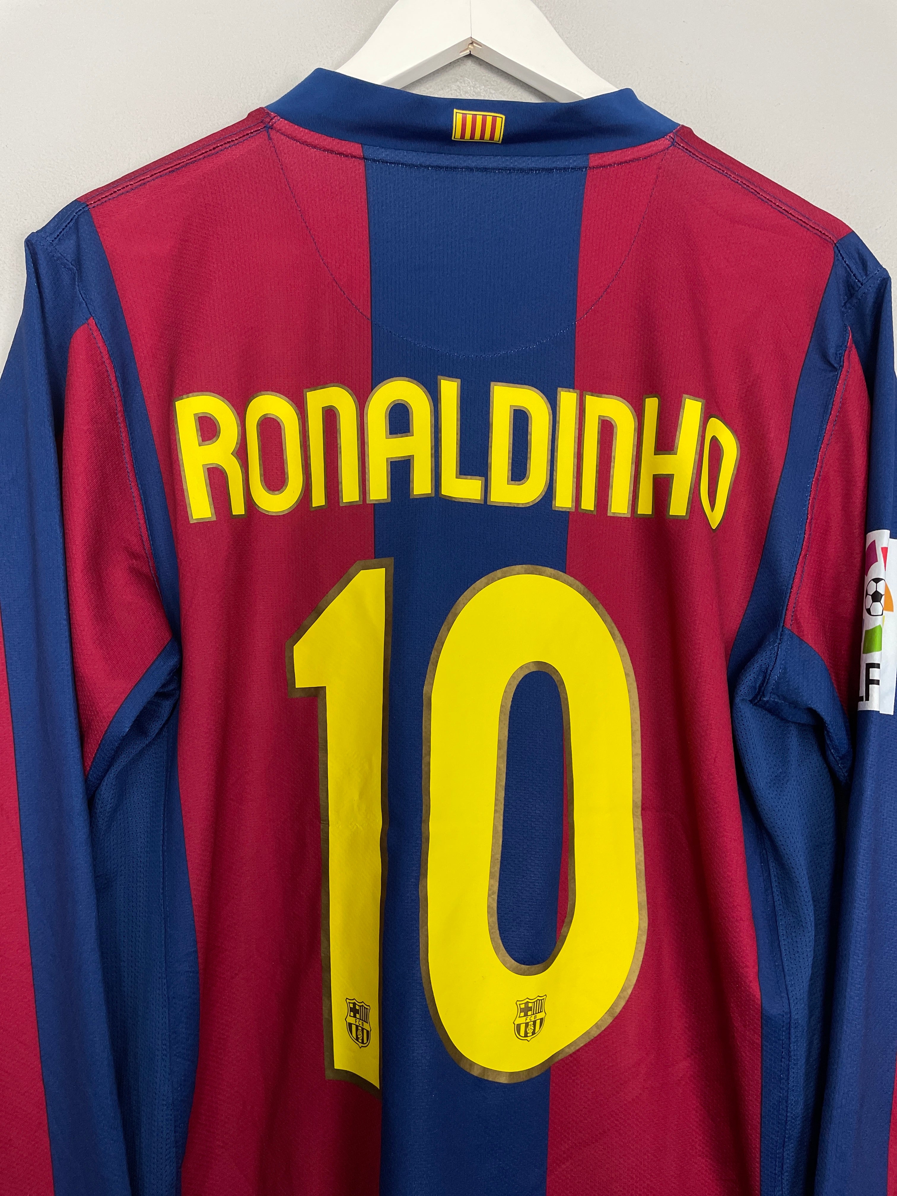 Shop 2007/08 BARCELONA RONALDINHO #10 L/S HOME SHIRT (M) NIKE, classic football shirts, vintage football shirts & retro soccer jerseys at Cult Kits