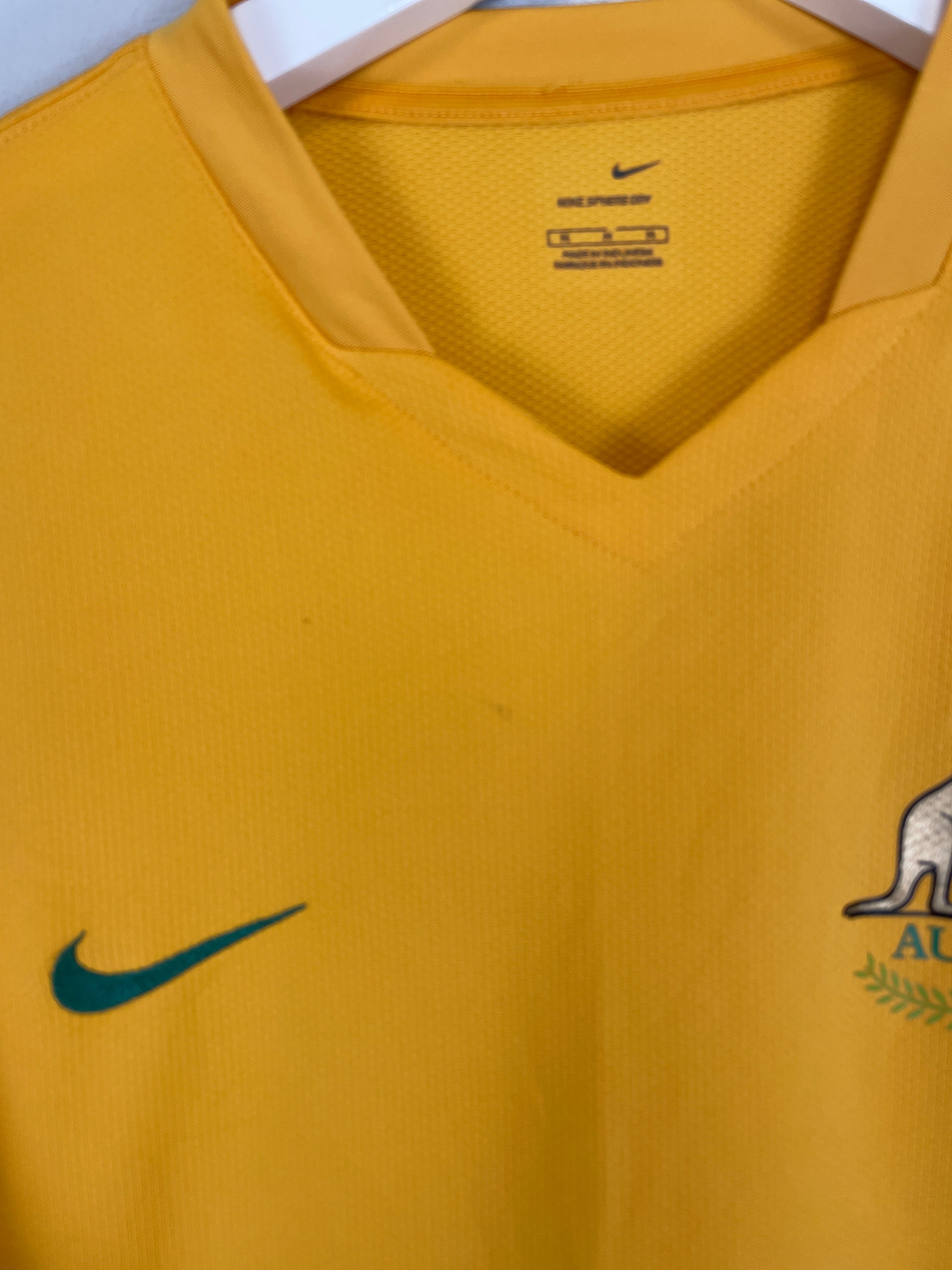 Shop 2006/08 AUSTRALIA HOME SHIRT (M) NIKE, classic football shirts, vintage football shirts & retro soccer jerseys at Cult Kits