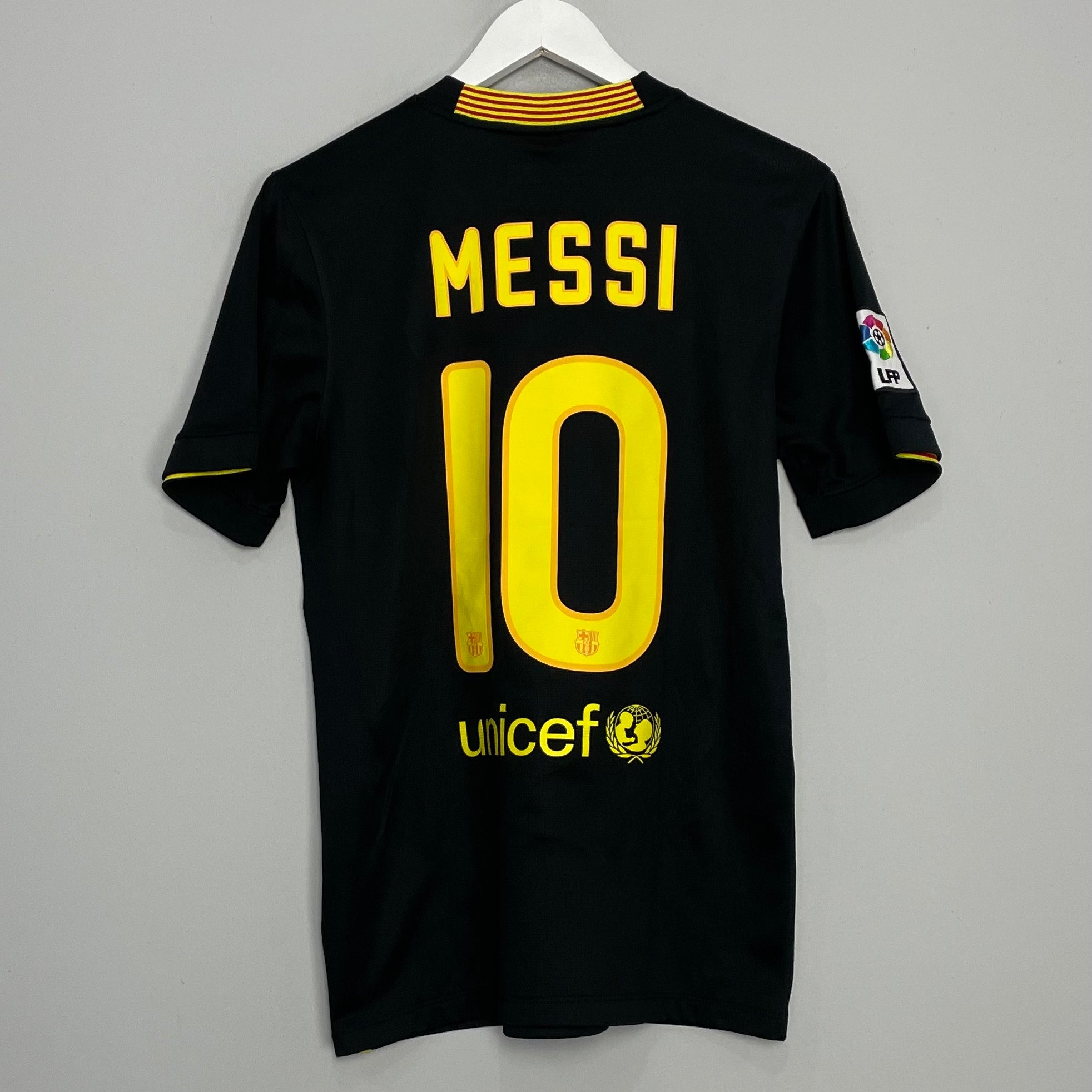 Shop 2013/14 BARCELONA MESSI #10 THIRD SHIRT (S) NIKE, classic football shirts, vintage football shirts & retro soccer jerseys at Cult Kits