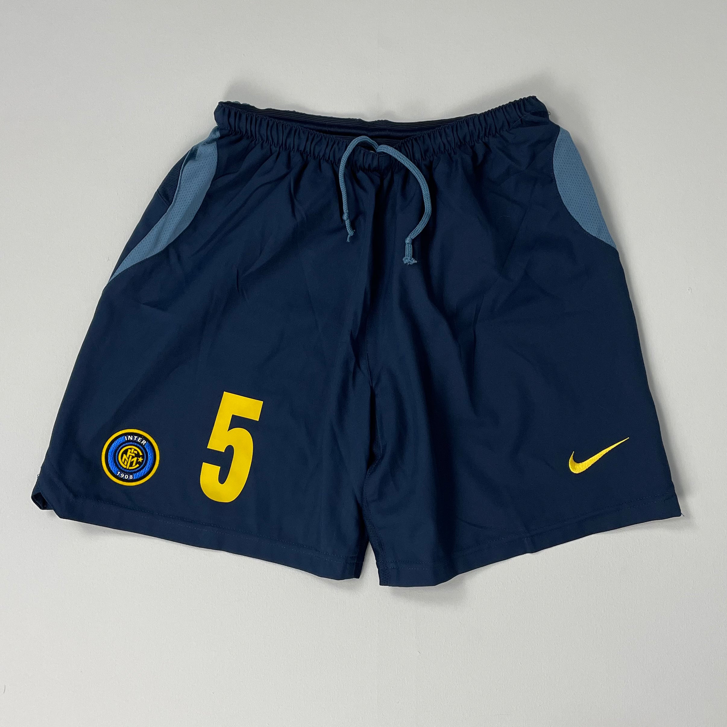 Shop 2005/06 BARCELONA #6 AWAY SHORTS (M) NIKE, classic football shirts, vintage football shirts & retro soccer jerseys at Cult Kits