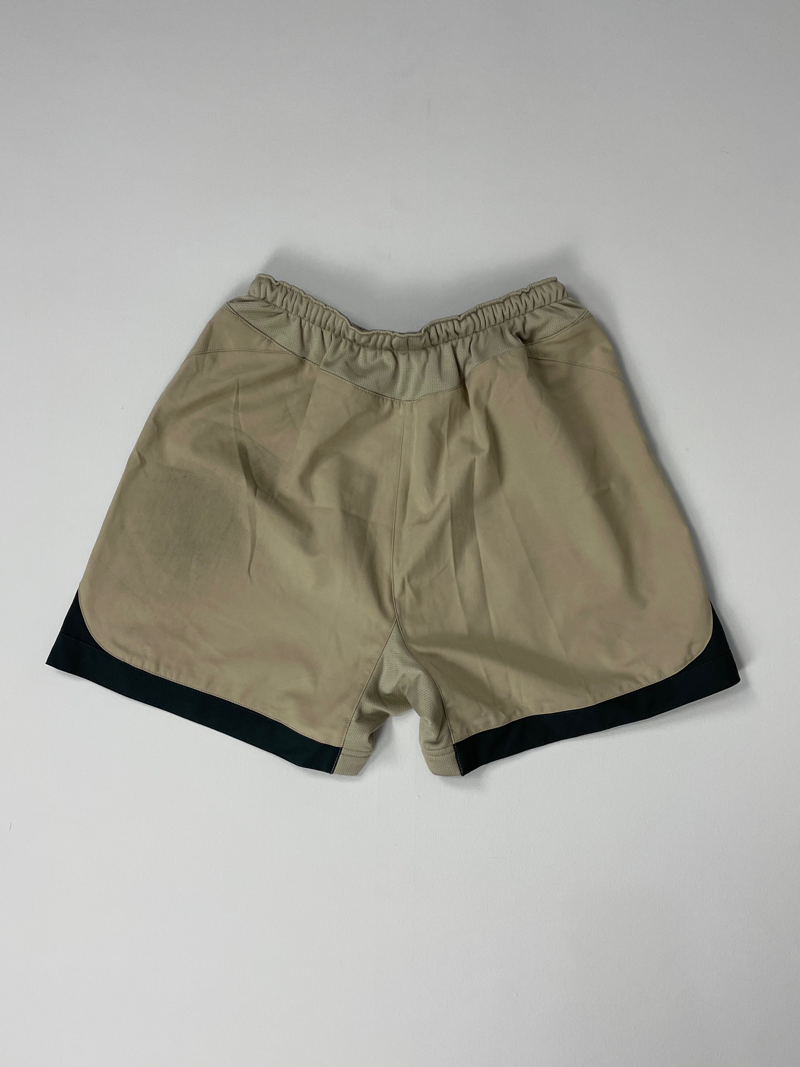 Shop 2003/05 BARCELONA #7 AWAY SHORTS (M) NIKE, classic football shirts, vintage football shirts & retro soccer jerseys at Cult Kits