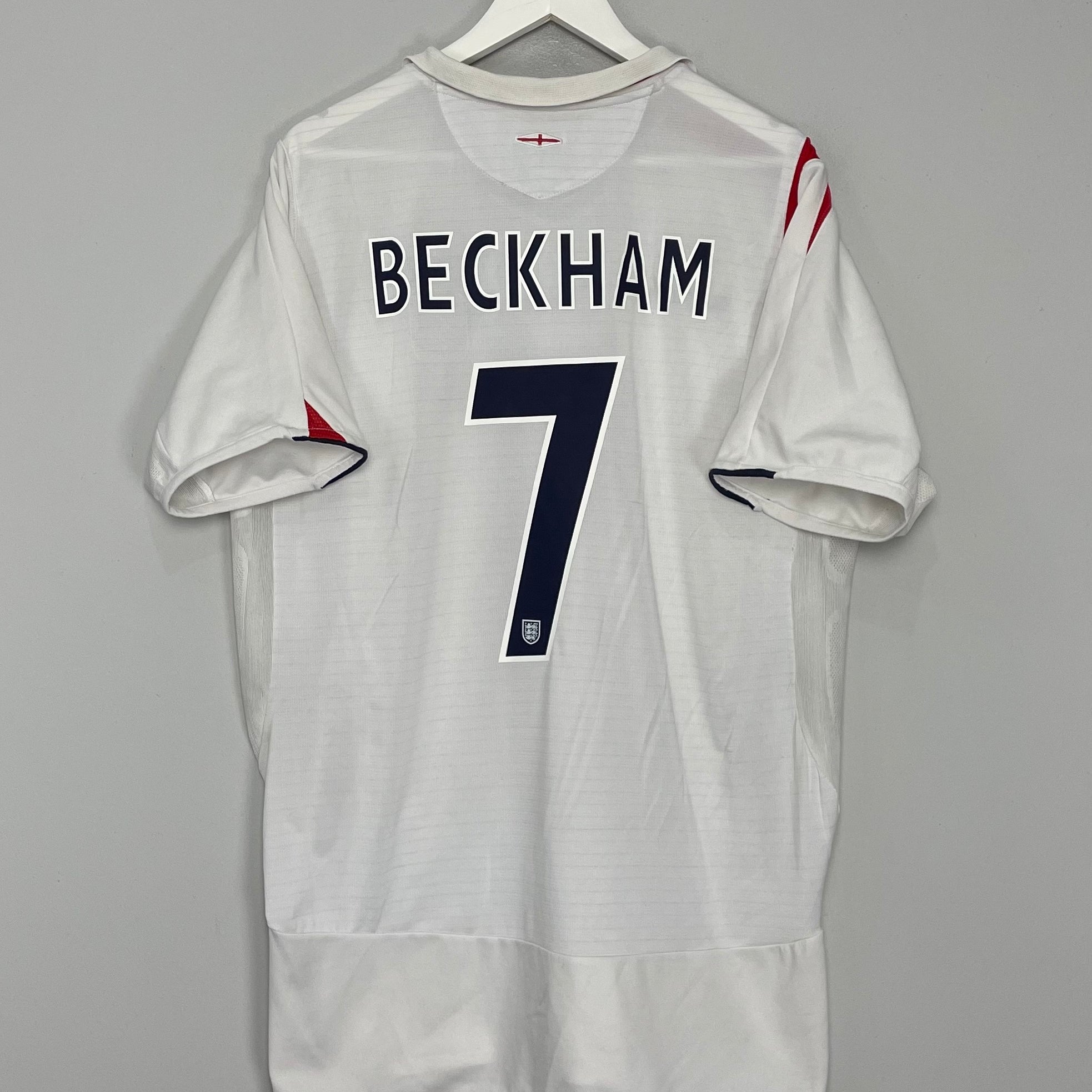 Shop 2005/07 ENGLAND BECKHAM #7 HOME SHIRT (XXL) UMBRO, classic football shirts, vintage football shirts & retro soccer jerseys at Cult Kits