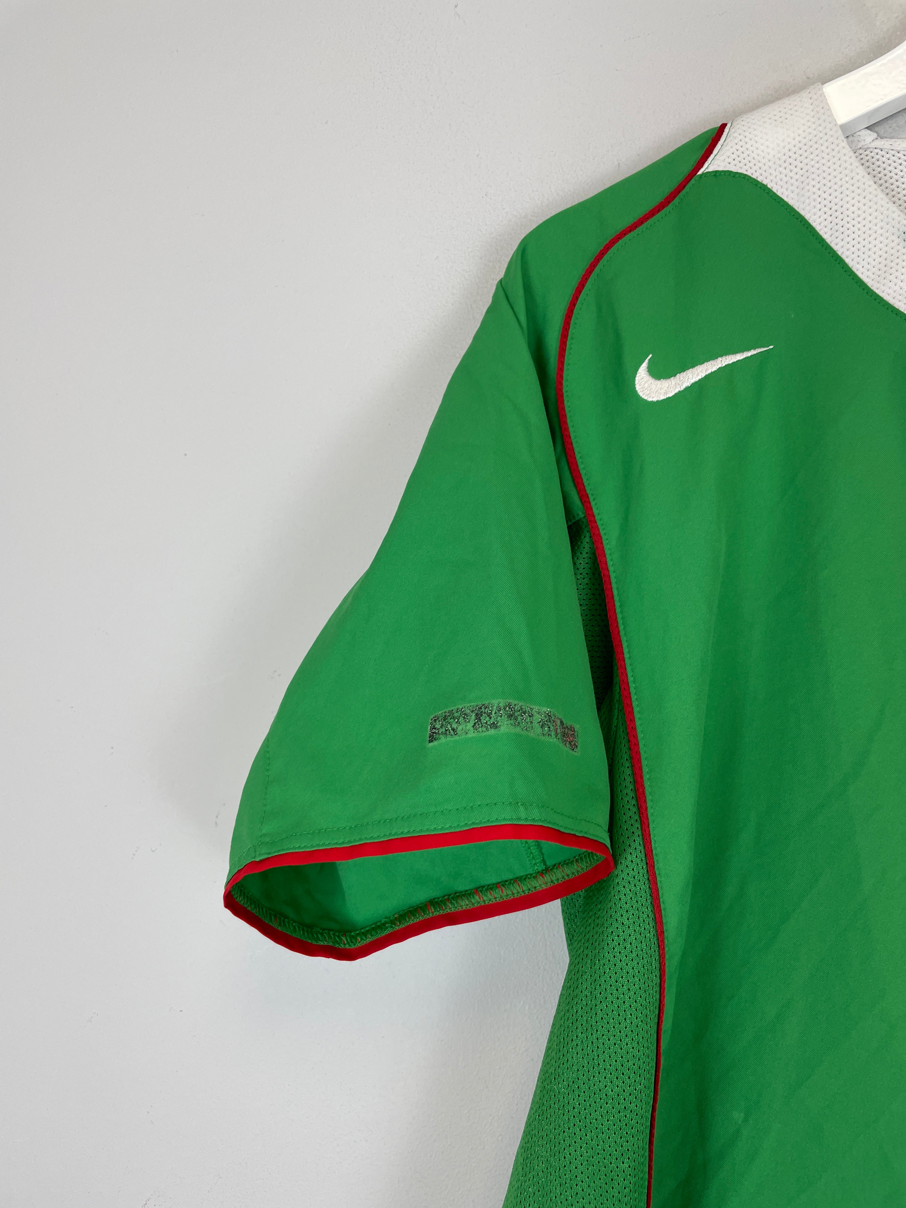 Shop 2004/06 MEXICO HOME SHIRT (M) NIKE, classic football shirts, vintage football shirts & retro soccer jerseys at Cult Kits