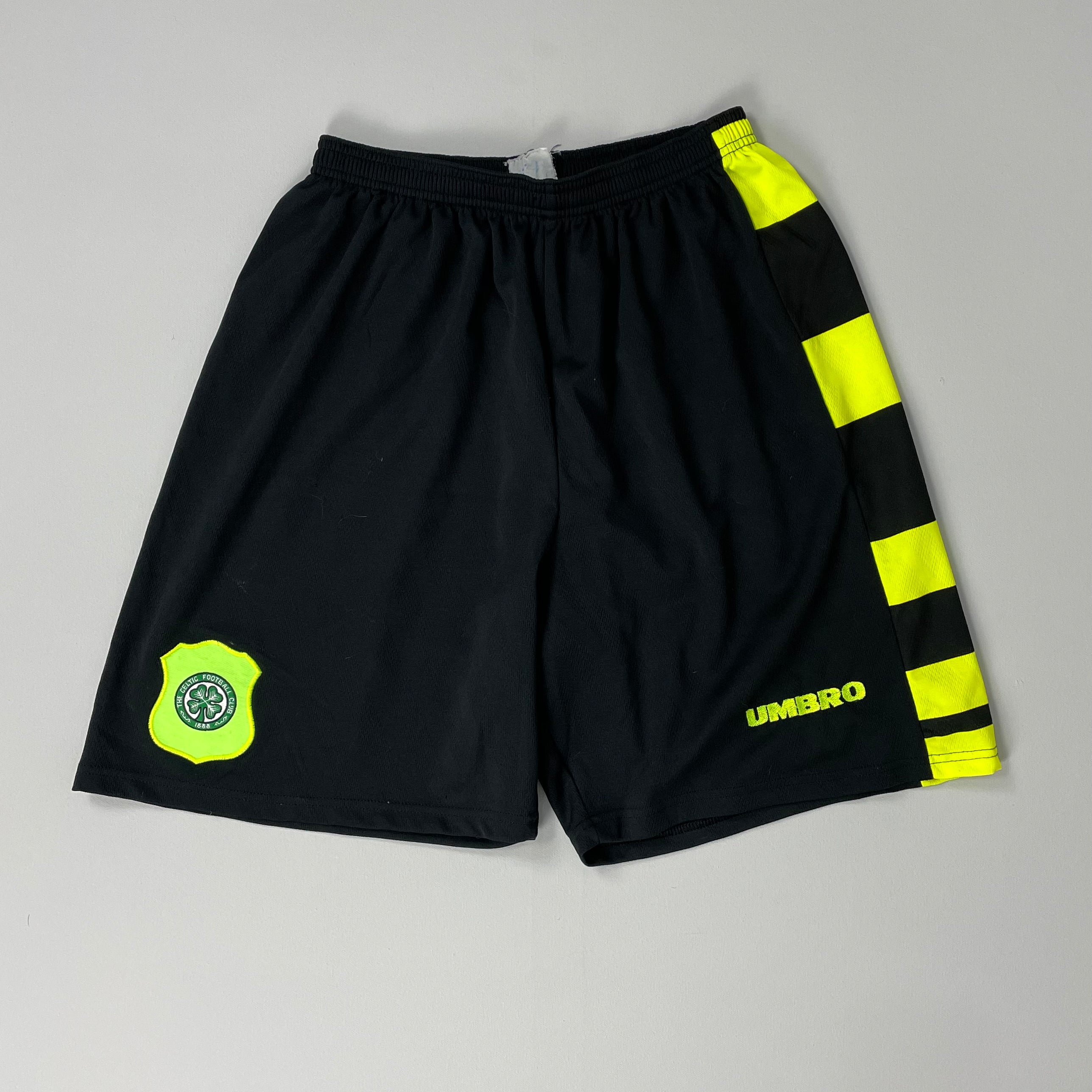 Shop 1996/97 CELTIC AWAY SHORTS (L) UMBRO, classic football shirts, vintage football shirts & retro soccer jerseys at Cult Kits