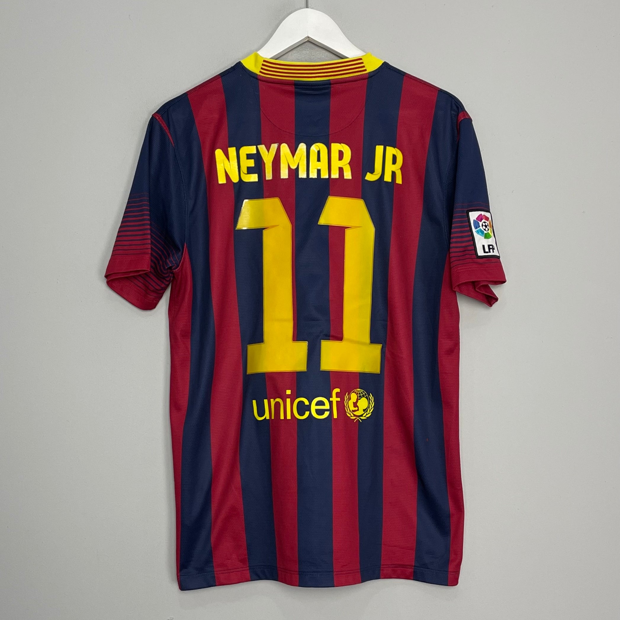 Shop 2013/14 BARCELONA NEYMAR #11 HOME SHIRT (M) NIKE, classic football shirts, vintage football shirts & retro soccer jerseys at Cult Kits