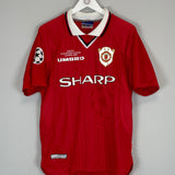 Shop 1999/00 MANCHESTER UNITED BECKHAM #7 *CL WINNERS* HOME SHIRT (M) UMBRO, classic football shirts, vintage football shirts & retro soccer jerseys at Cult Kits
