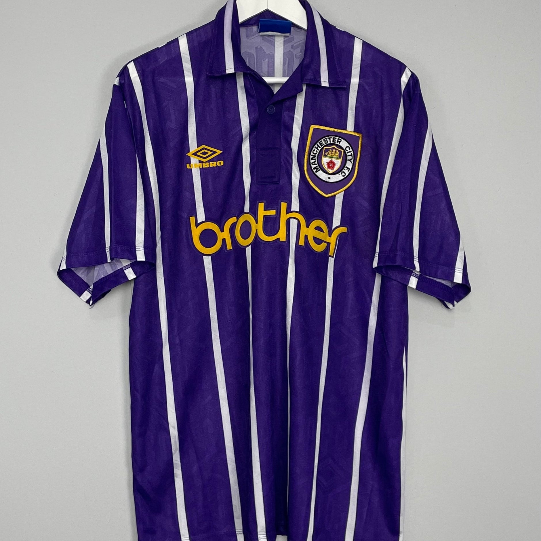 Shop 1992/94 MANCHESTER CITY AWAY SHIRT (XL) UMBRO, classic football shirts, vintage football shirts & retro soccer jerseys at Cult Kits