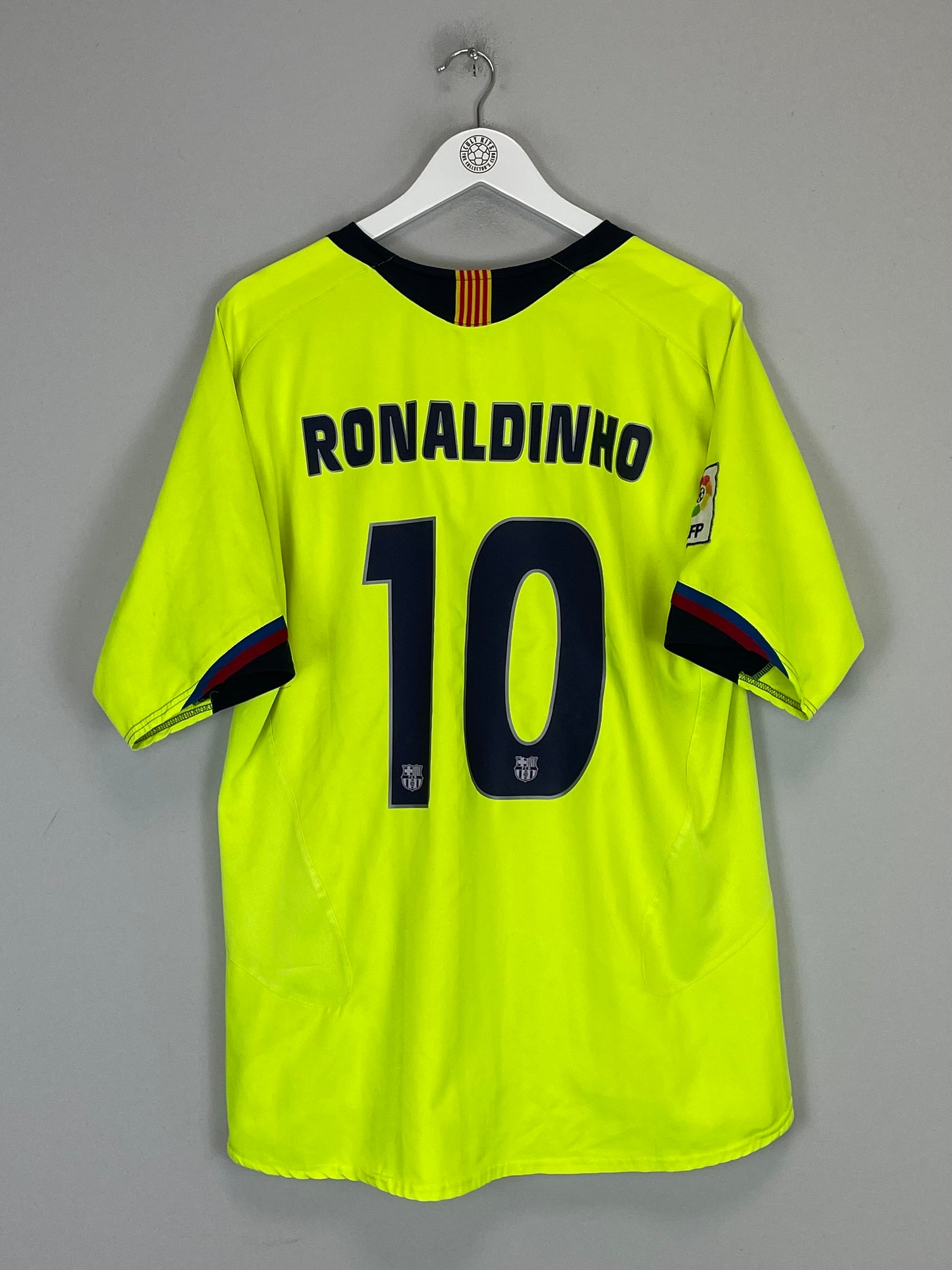 Shop 2005/06 BARCELONA RONALDINHO #10 AWAY SHIRT (XL) NIKE, classic football shirts, vintage football shirts & retro soccer jerseys at Cult Kits