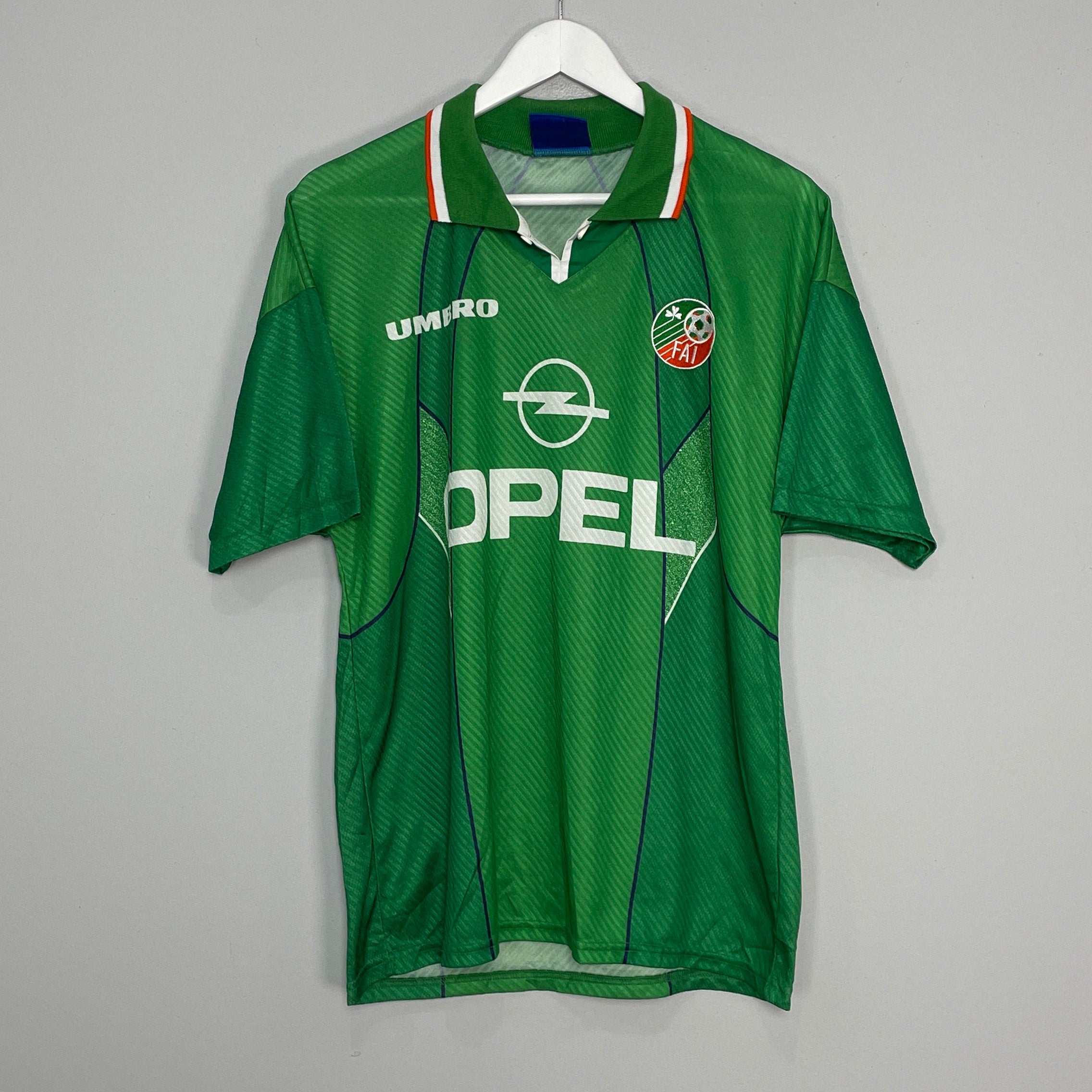 Shop 1994/95 IRELAND HOME SHIRT (M) UMBRO, classic football shirts, vintage football shirts & retro soccer jerseys at Cult Kits