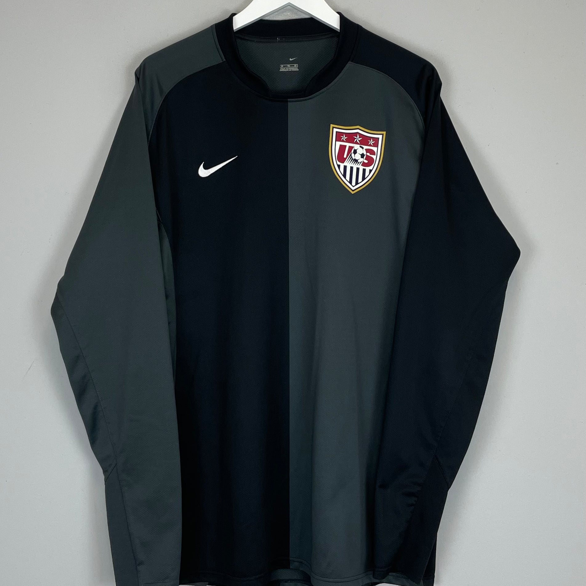 Shop 2006 USA GK SHIRT (XL) NIKE, classic football shirts, vintage football shirts & retro soccer jerseys at Cult Kits