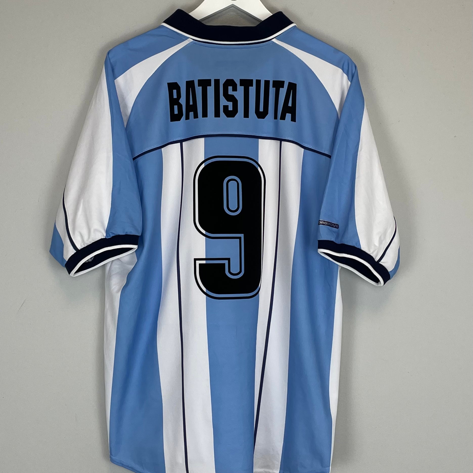 Shop 2000/01 ARGENTINA BATISTUTA #9 HOME SHIRT (XL) REEBOK, classic football shirts, vintage football shirts & retro soccer jerseys at Cult Kits