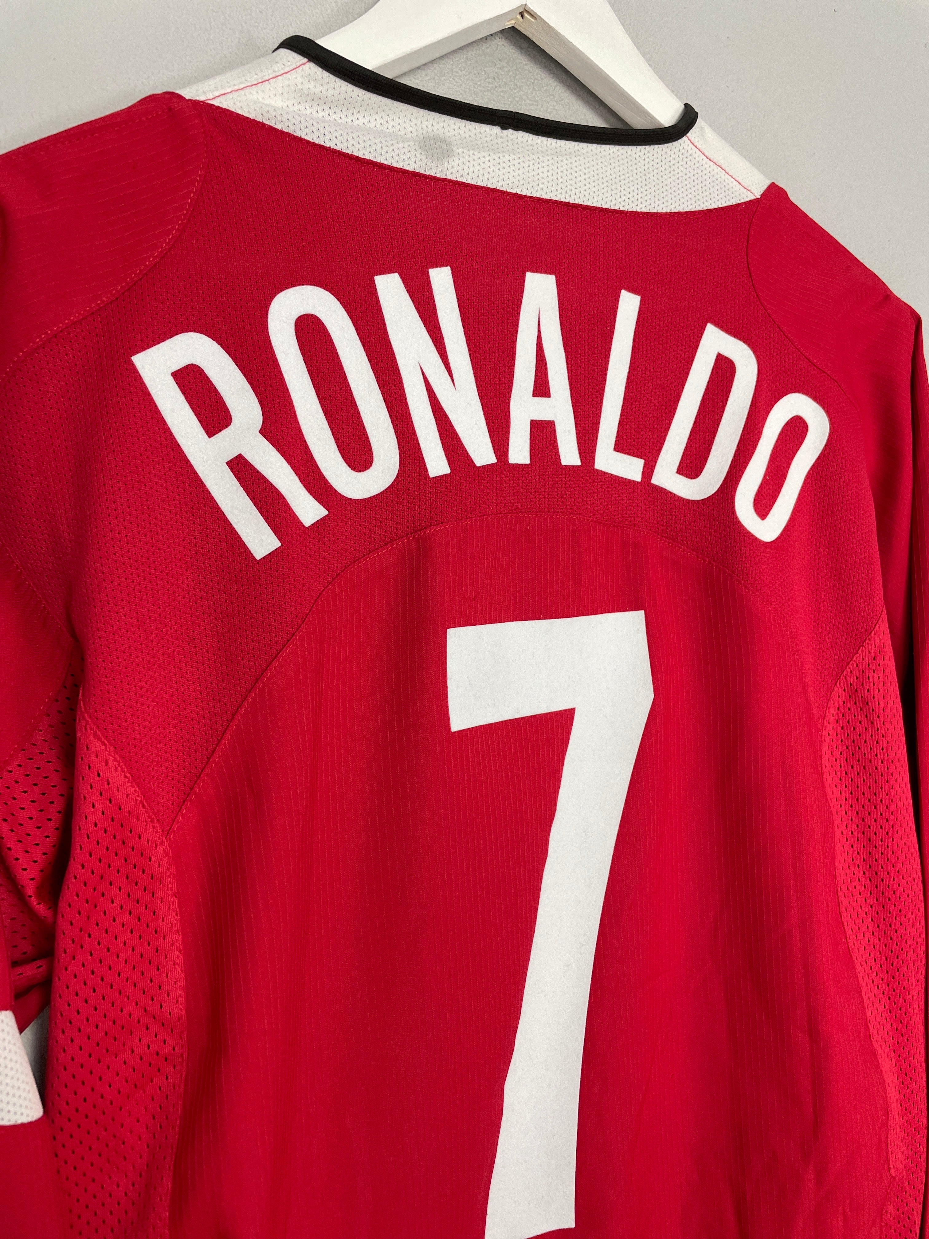 Shop 2004/06 MANCHESTER UNITED RONALDO #7 L/S HOME SHIRT (M) NIKE, classic football shirts, vintage football shirts & retro soccer jerseys at Cult Kits