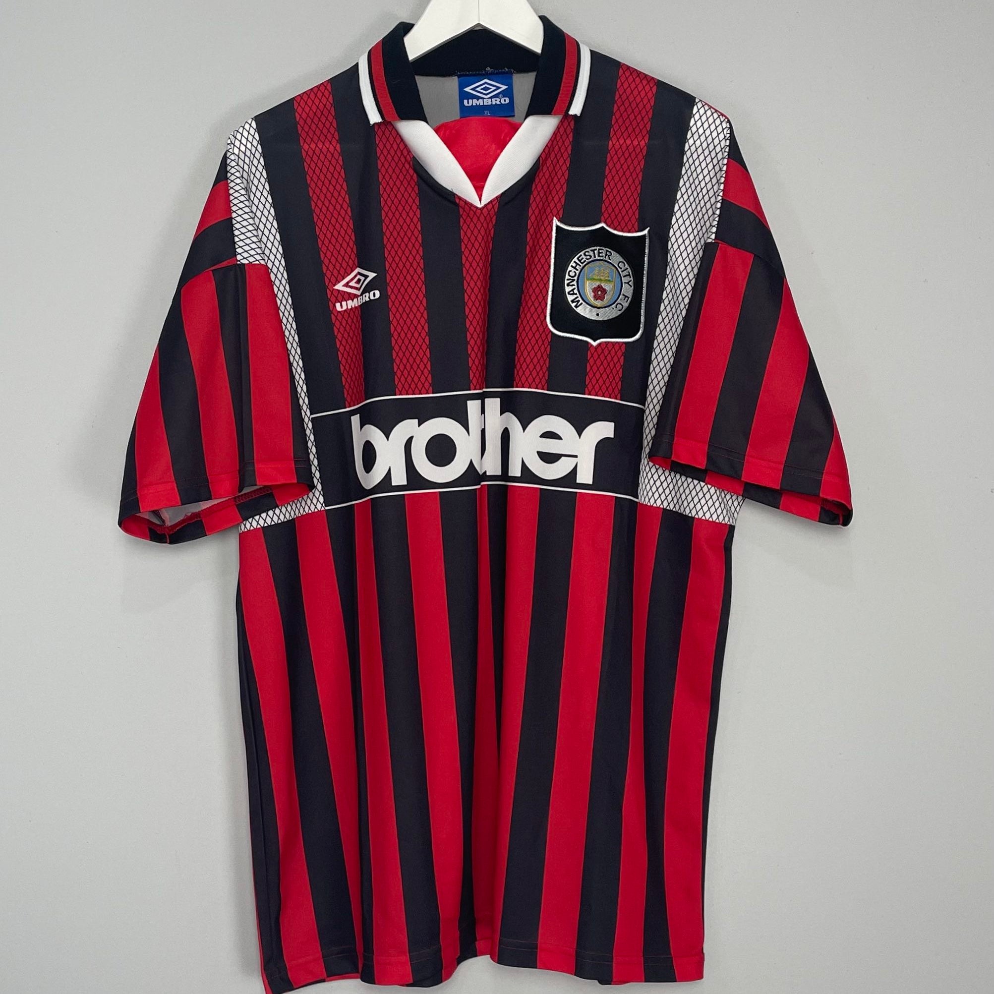Shop 1994/96 MANCHESTER CITY AWAY SHIRT (XL) UMBRO, classic football shirts, vintage football shirts & retro soccer jerseys at Cult Kits