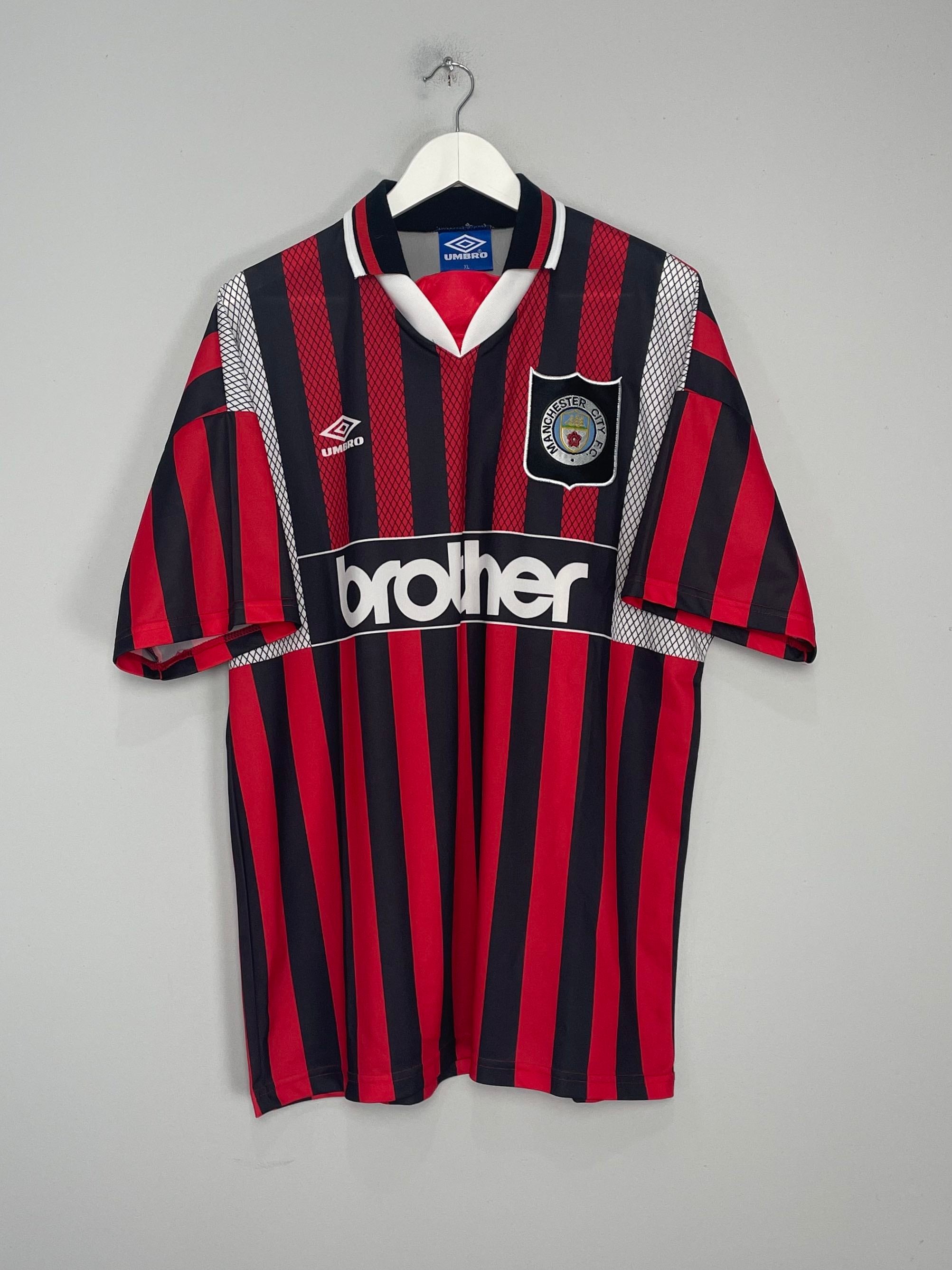 Shop 1994/96 MANCHESTER CITY AWAY SHIRT (XL) UMBRO, classic football shirts, vintage football shirts & retro soccer jerseys at Cult Kits