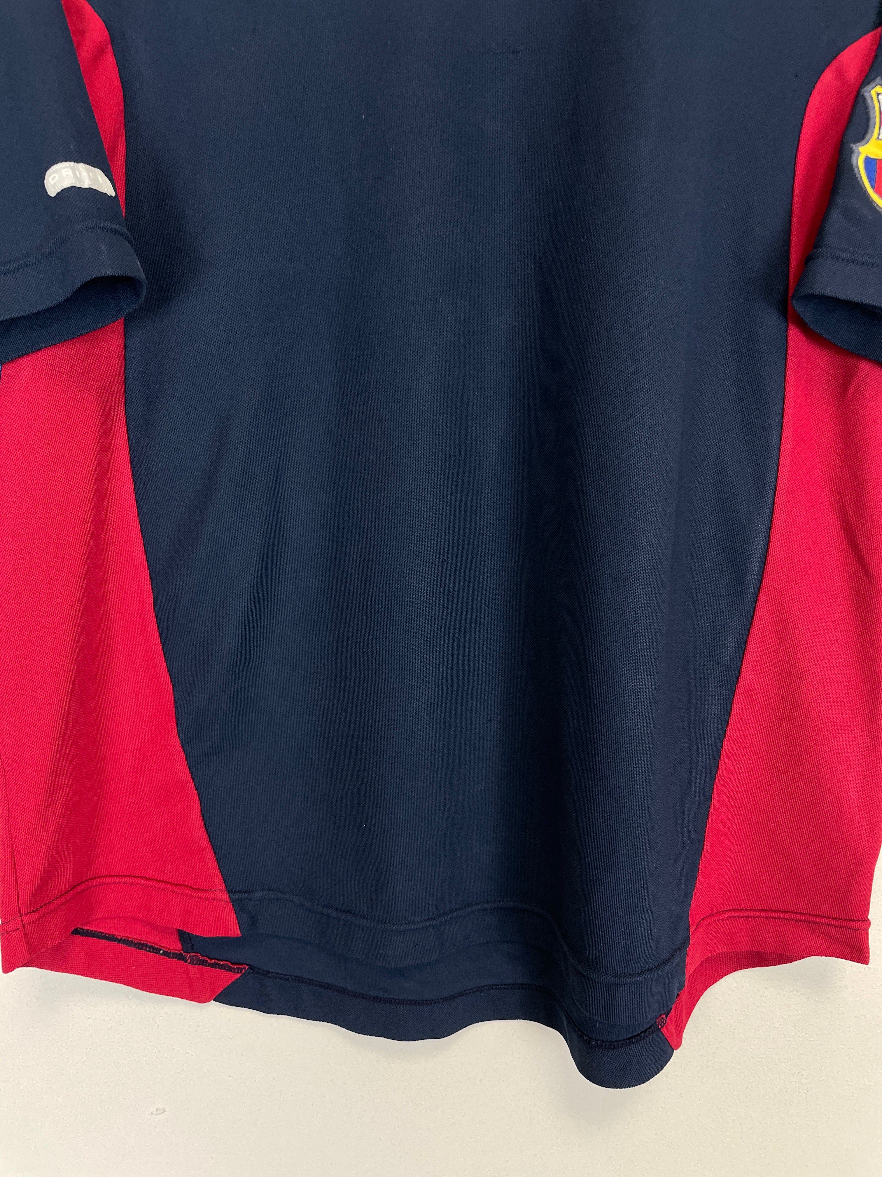 Shop 2000/01 BARCELONA TRAINING SHIRT (M) NIKE, classic football shirts, vintage football shirts & retro soccer jerseys at Cult Kits