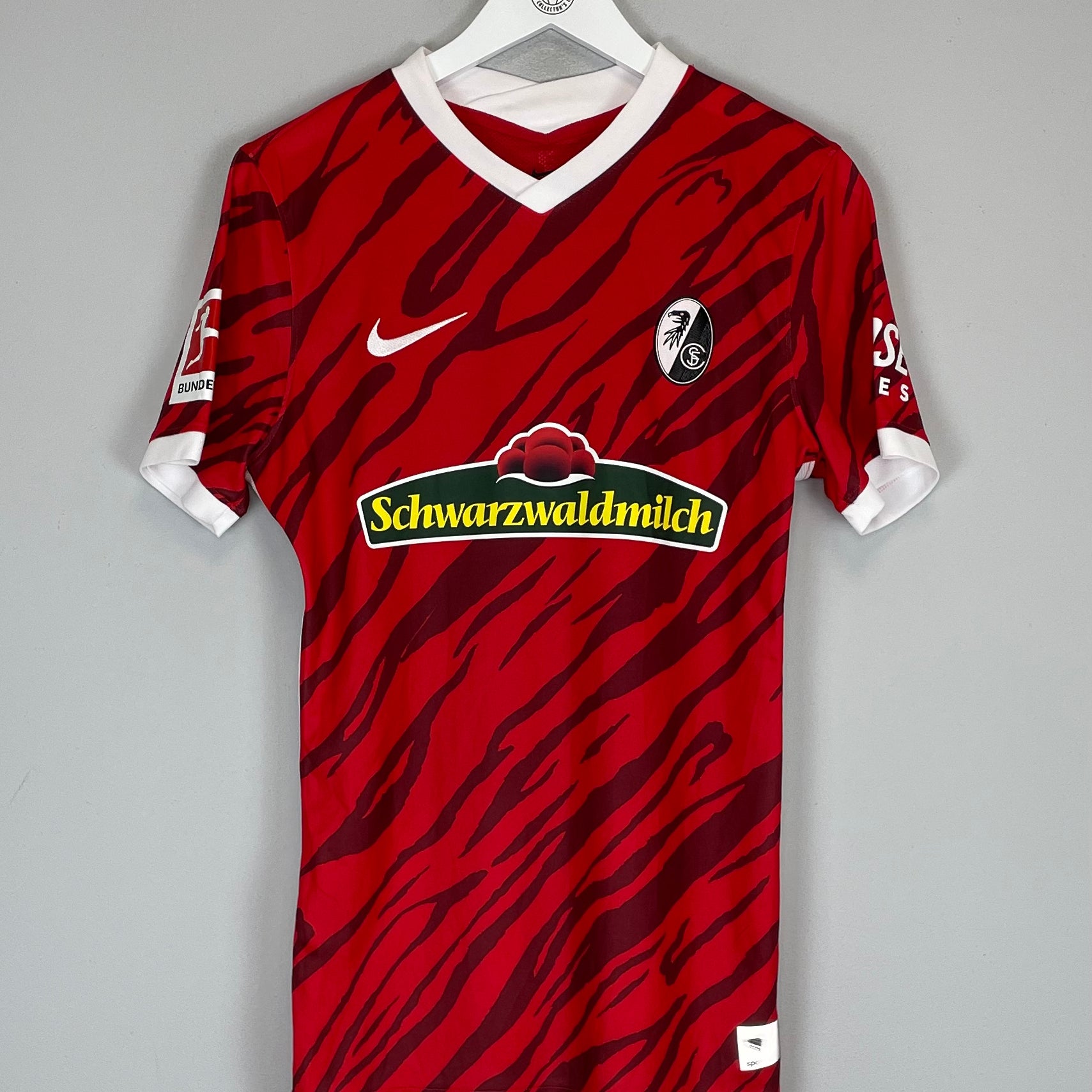 Shop 2021/22 FREIBURG GUNTER #30 HOME SHIRT (M) NIKE, classic football shirts, vintage football shirts & retro soccer jerseys at Cult Kits