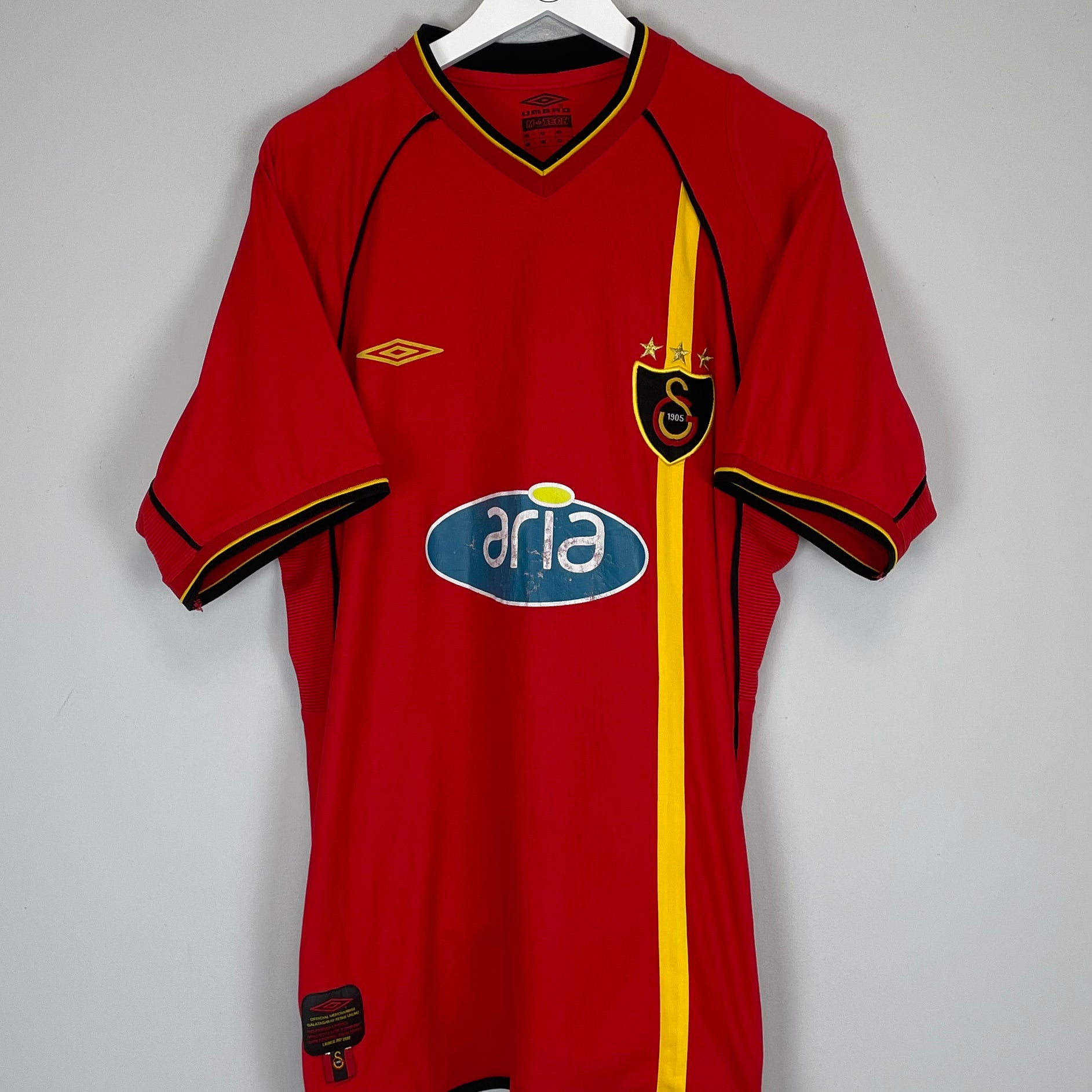 Shop 2002/03 GALATASARAY HOME SHIRT (XL) UMBRO, classic football shirts, vintage football shirts & retro soccer jerseys at Cult Kits