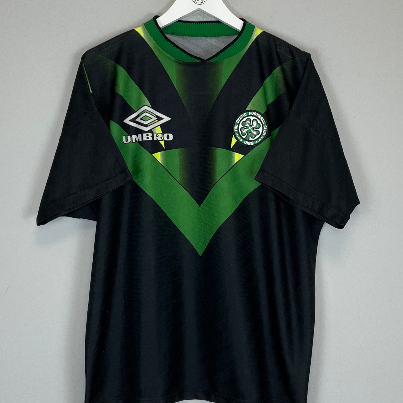 Shop 1994/96 CELTIC TRAINING SHIRT (L) UMBRO, classic football shirts, vintage football shirts & retro soccer jerseys at Cult Kits