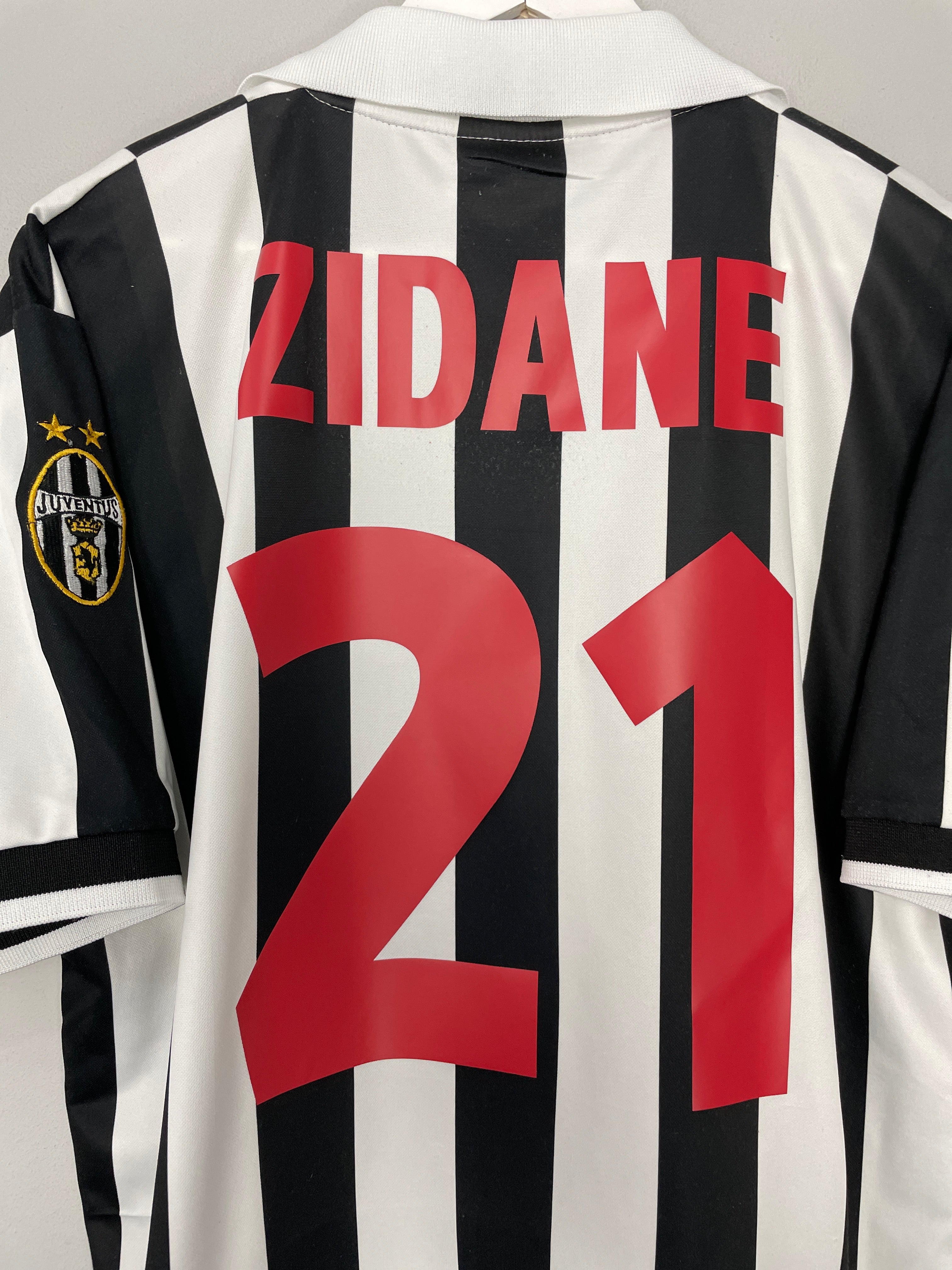 Shop 1998/99 JUVENTUS ZIDANE #21 HOME SHIRT (XL) KAPPA, classic football shirts, vintage football shirts & retro soccer jerseys at Cult Kits