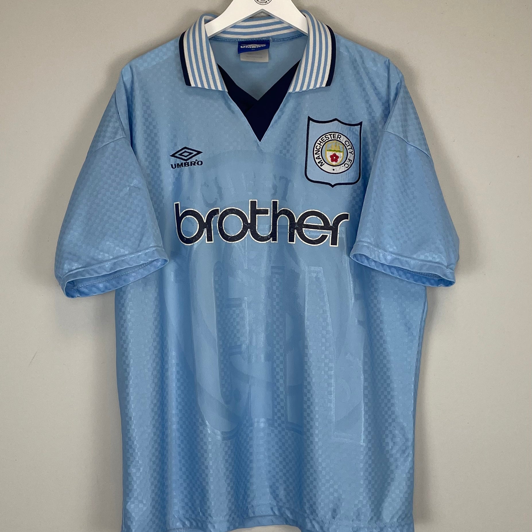 Shop 1995/97 MANCHESTER CITY #28 HOME SHIRT (XL) UMBRO, classic football shirts, vintage football shirts & retro soccer jerseys at Cult Kits