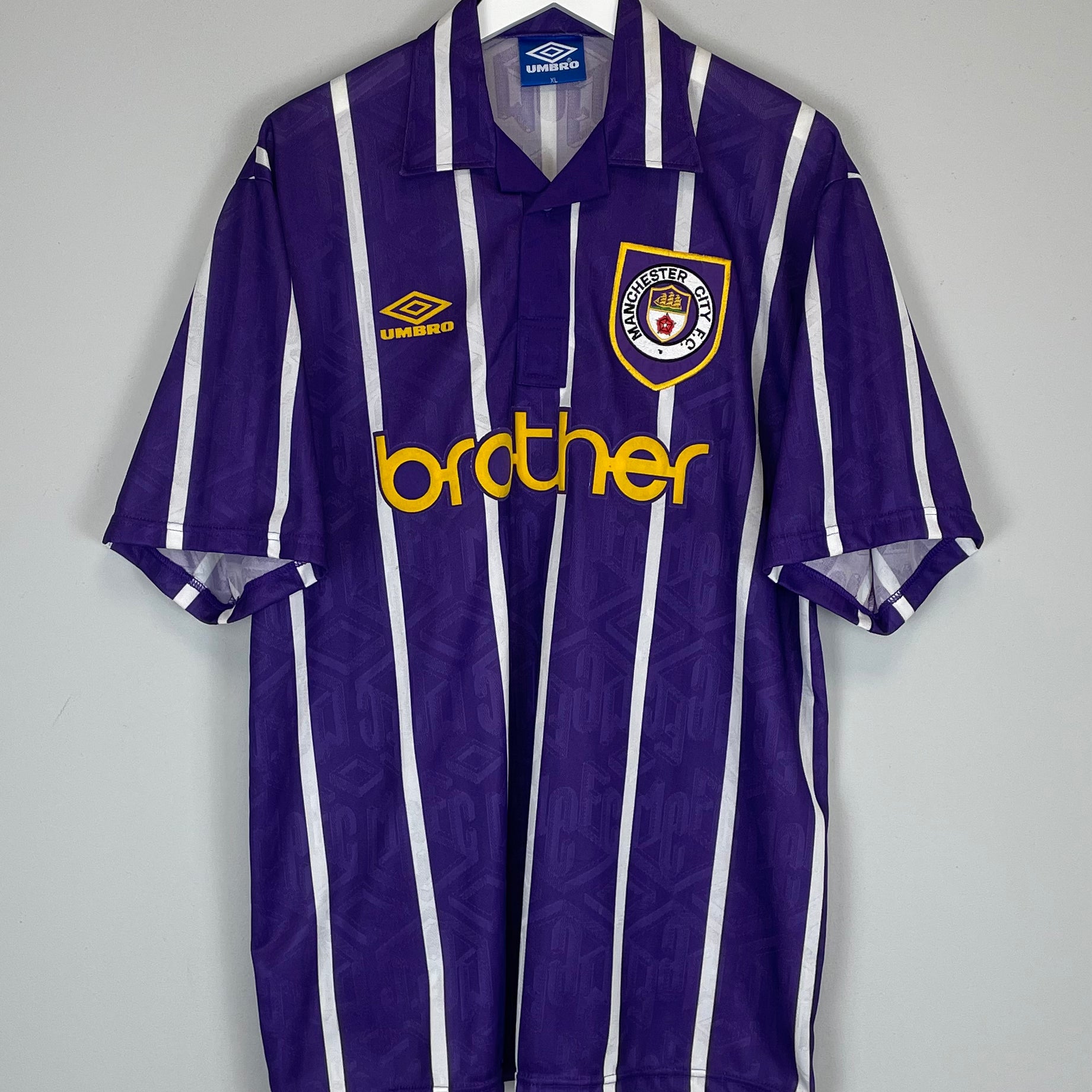 Shop 1993/94 MANCHESTER CITY AWAY SHIRT (XL) UMBRO, classic football shirts, vintage football shirts & retro soccer jerseys at Cult Kits