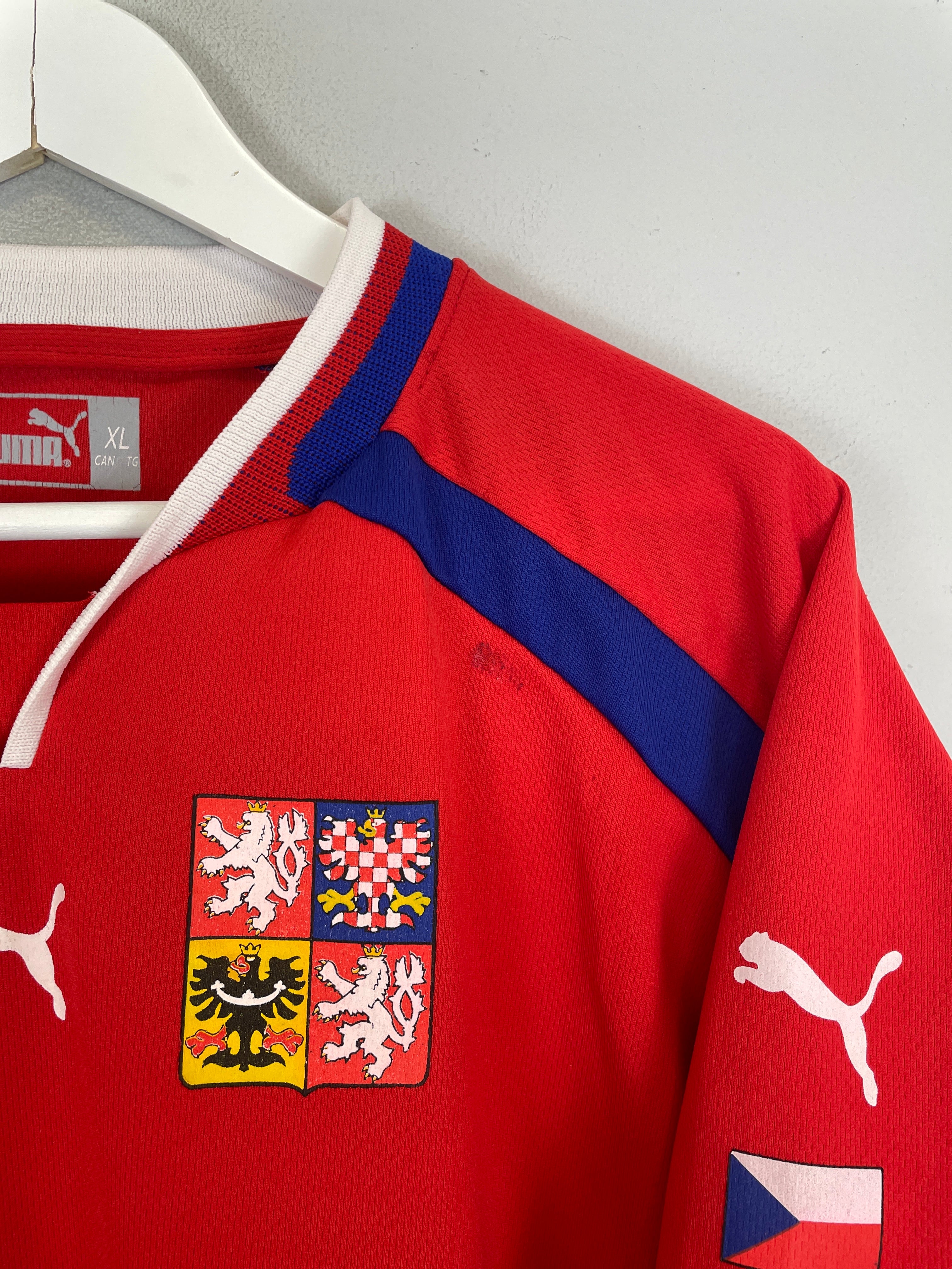Shop 2000/02 CZECH REPUBLIC HOME SHIRT (XL) PUMA, classic football shirts, vintage football shirts & retro soccer jerseys at Cult Kits