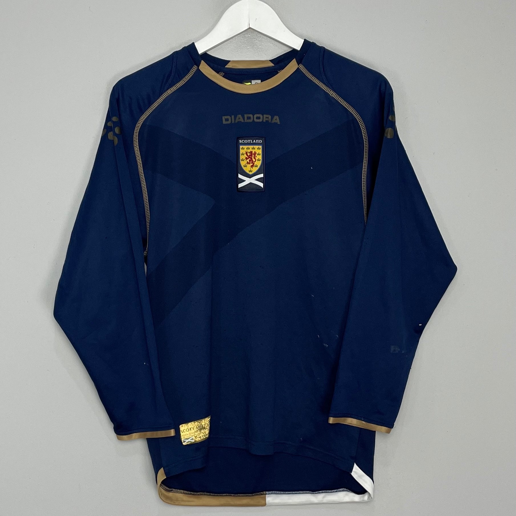 Shop 2006/07 SCOTLAND L/S HOME SHIRT (S) DIADORA, classic football shirts, vintage football shirts & retro soccer jerseys at Cult Kits