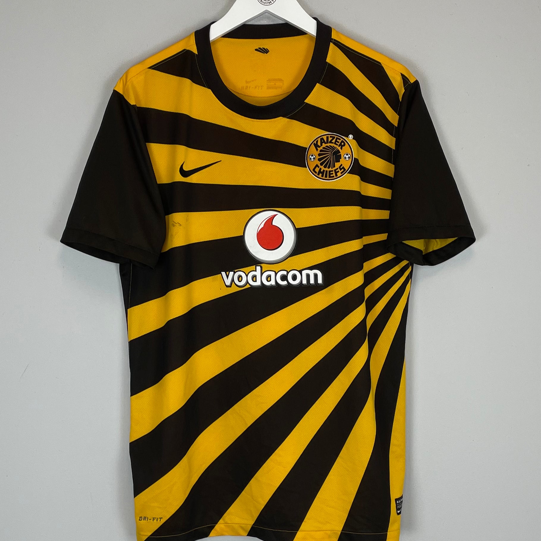 Shop 2012/13 KAIZER CHIEFS HOME SHIRT (L) NIKE, classic football shirts, vintage football shirts & retro soccer jerseys at Cult Kits