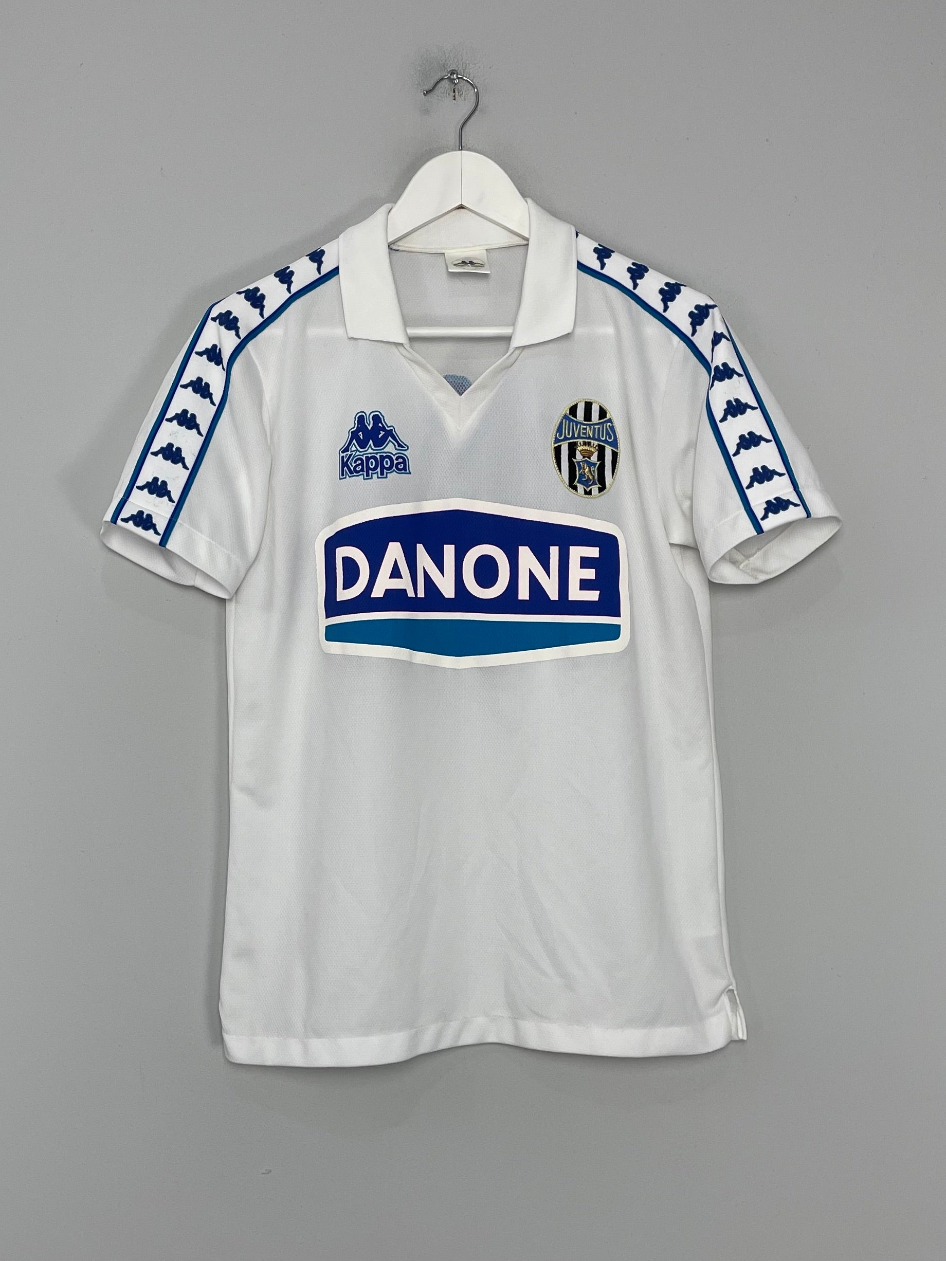 Shop 1994/95 JUVENTUS TRAINING SHIRT (M) KAPPA, classic football shirts, vintage football shirts & retro soccer jerseys at Cult Kits