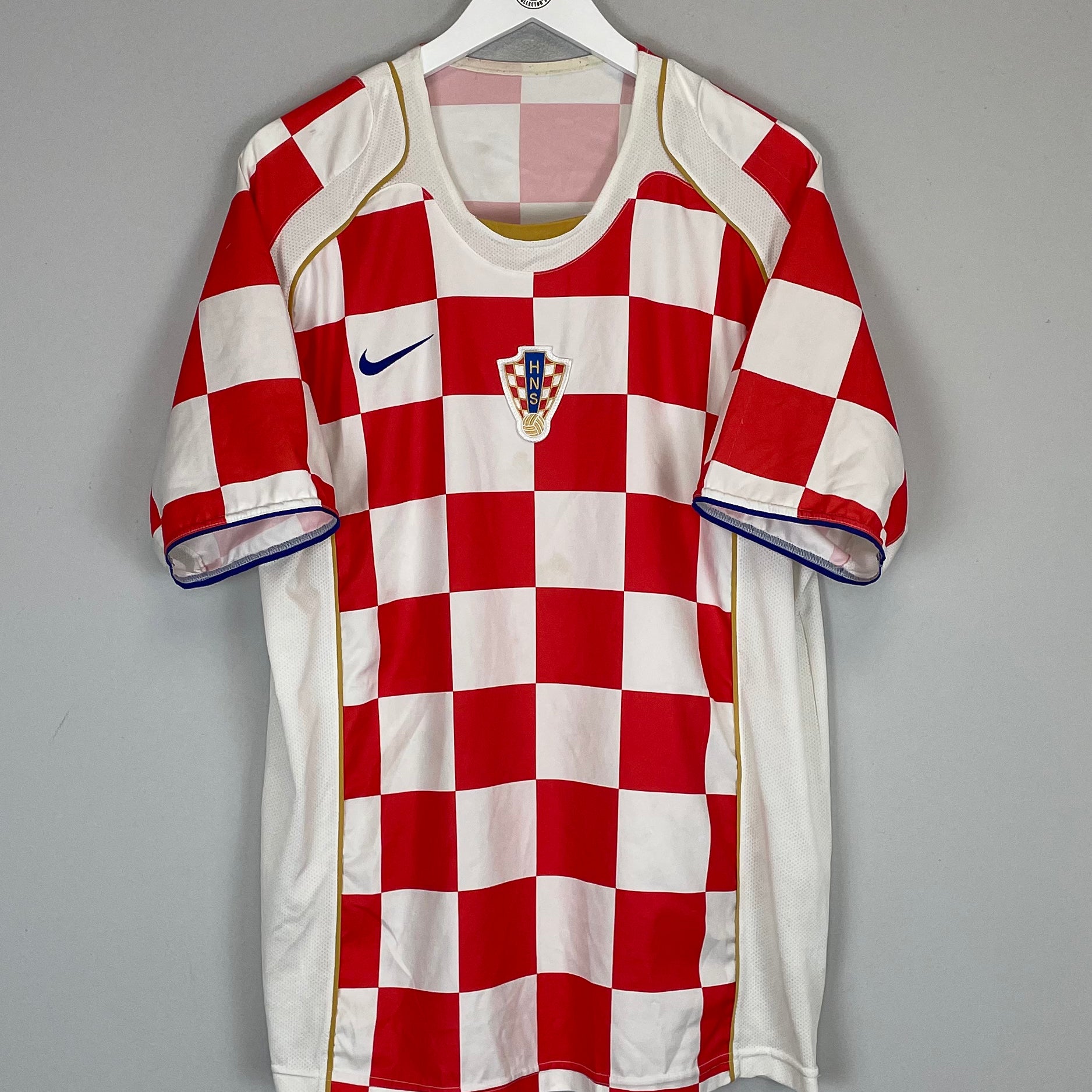Shop 2004/06 CROATIA HOME SHIRT (XL) NIKE, classic football shirts, vintage football shirts & retro soccer jerseys at Cult Kits