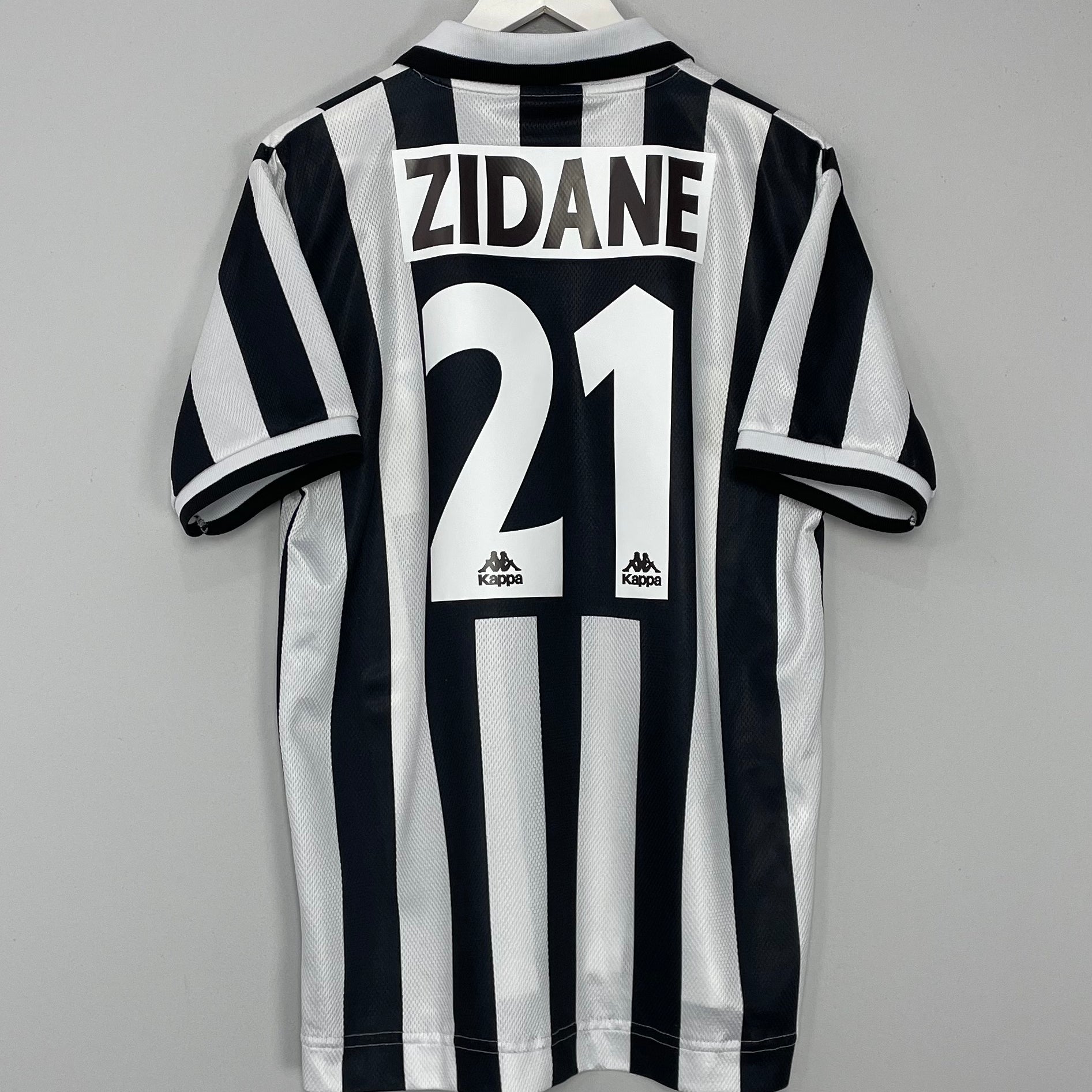 Shop 1995/96 JUVENTUS ZIDANE #21 HOME SHIRT (L) KAPPA, classic football shirts, vintage football shirts & retro soccer jerseys at Cult Kits