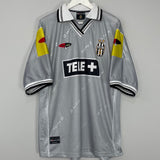 Shop 2000/01 JUVENTUS DEL PIERO #10 AWAY SHIRT (XL) LOTTO, classic football shirts, vintage football shirts & retro soccer jerseys at Cult Kits