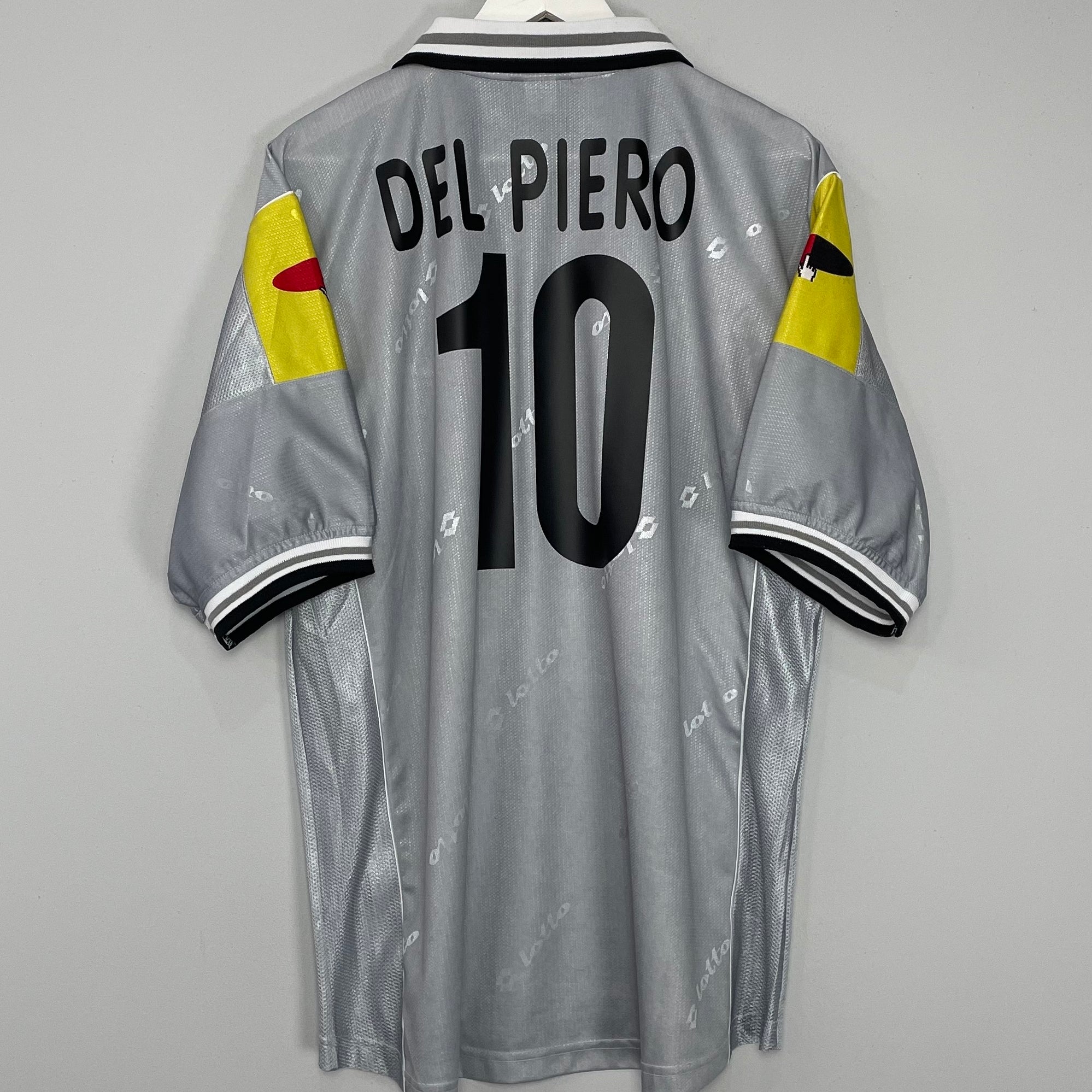Shop 2000/01 JUVENTUS DEL PIERO #10 AWAY SHIRT (XL) LOTTO, classic football shirts, vintage football shirts & retro soccer jerseys at Cult Kits