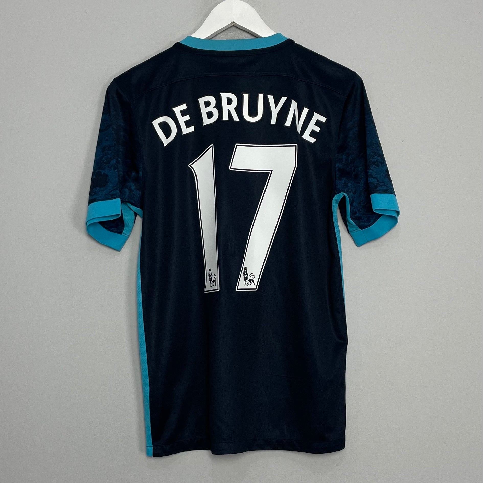 Shop 2015/16 MANCHESTER CITY DE BRUYNE #17 AWAY SHIRT (S) NIKE, classic football shirts, vintage football shirts & retro soccer jerseys at Cult Kits