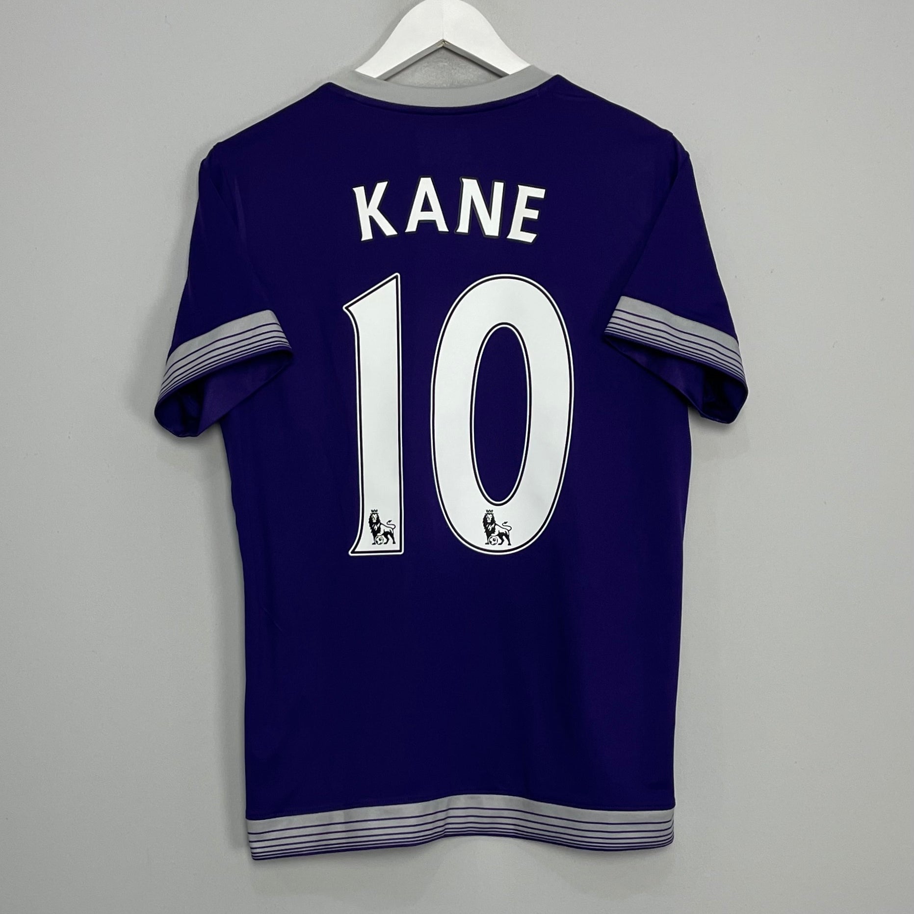 Shop 2015/16 TOTTENHAM KANE #10 THIRD SHIRT (L) UNDER ARMOUR, classic football shirts, vintage football shirts & retro soccer jerseys at Cult Kits