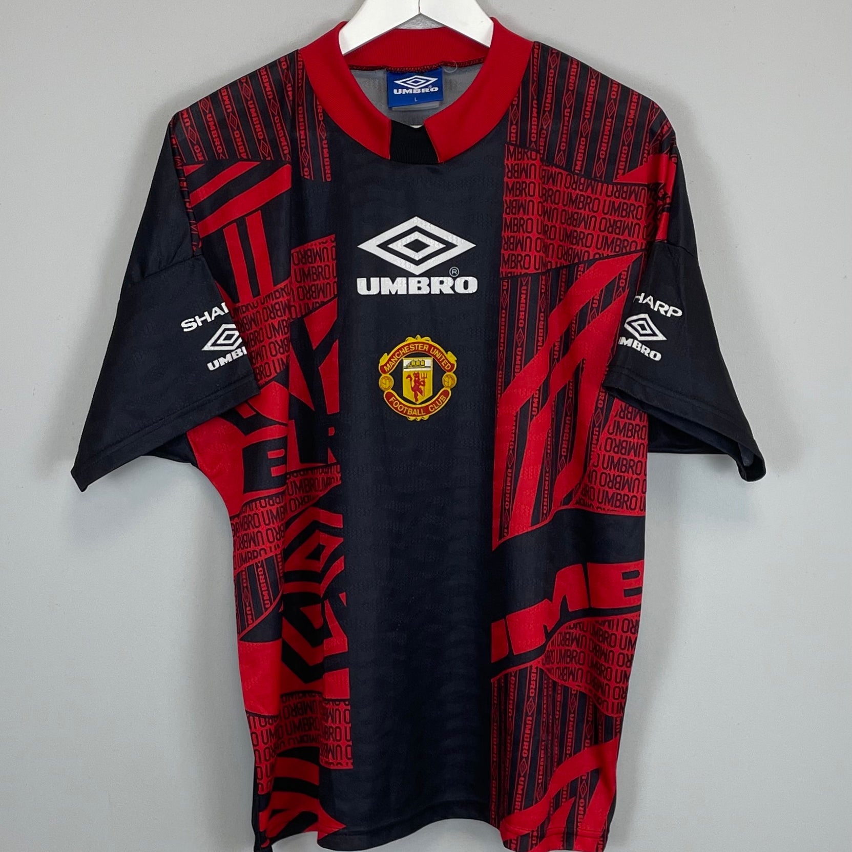Shop 1996/97 MANCHESTER UNITED TRAINING SHIRT (L) UMBRO, classic football shirts, vintage football shirts & retro soccer jerseys at Cult Kits