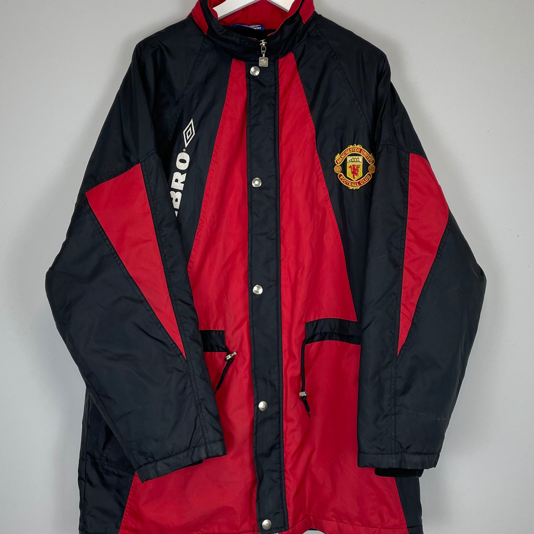 Shop 1992/93 MANCHESTER UNITED BENCH COAT (XL) UMBRO, classic football shirts, vintage football shirts & retro soccer jerseys at Cult Kits