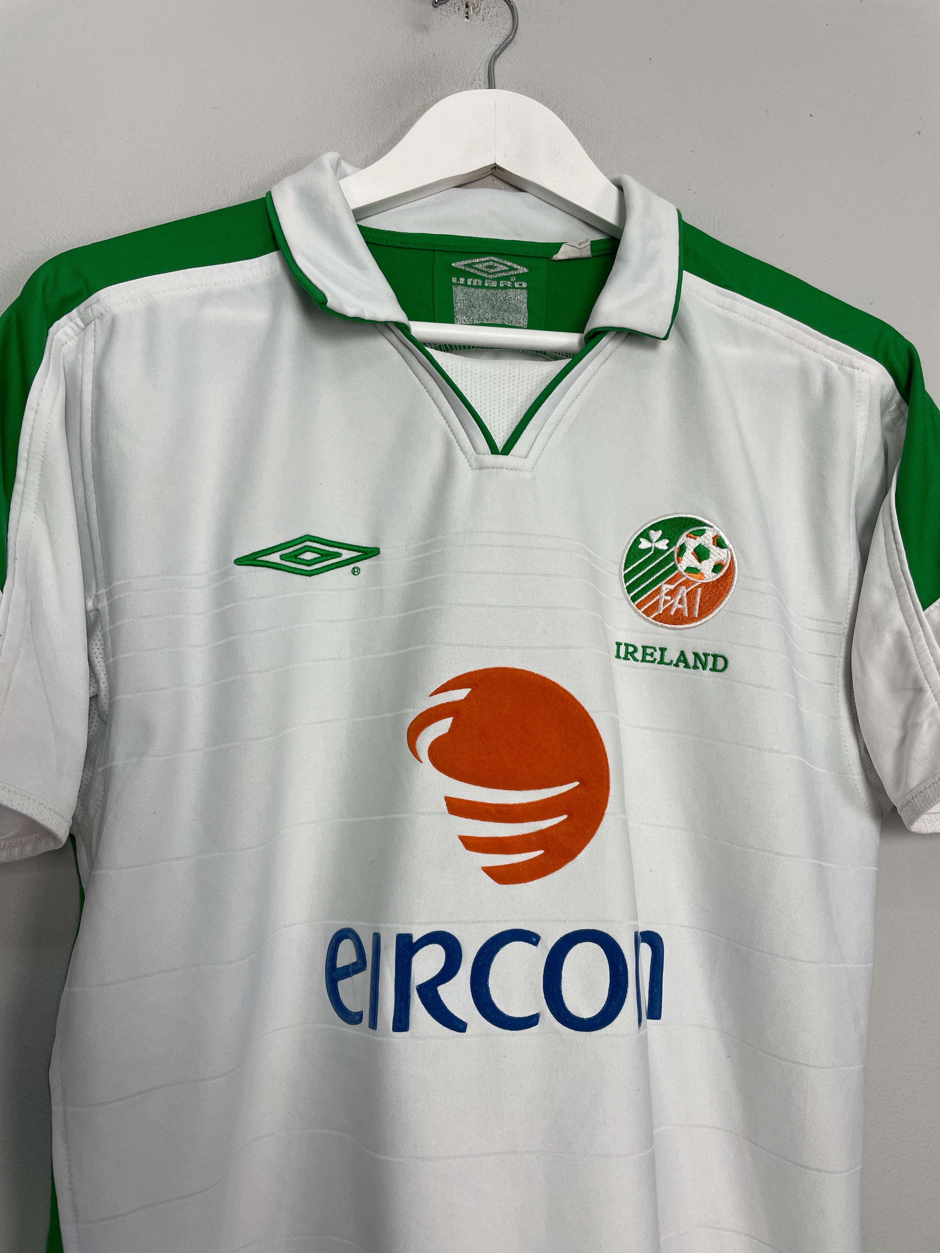 Shop 2003/05 IRELAND AWAY SHIRT (S) UMBRO, classic football shirts, vintage football shirts & retro soccer jerseys at Cult Kits