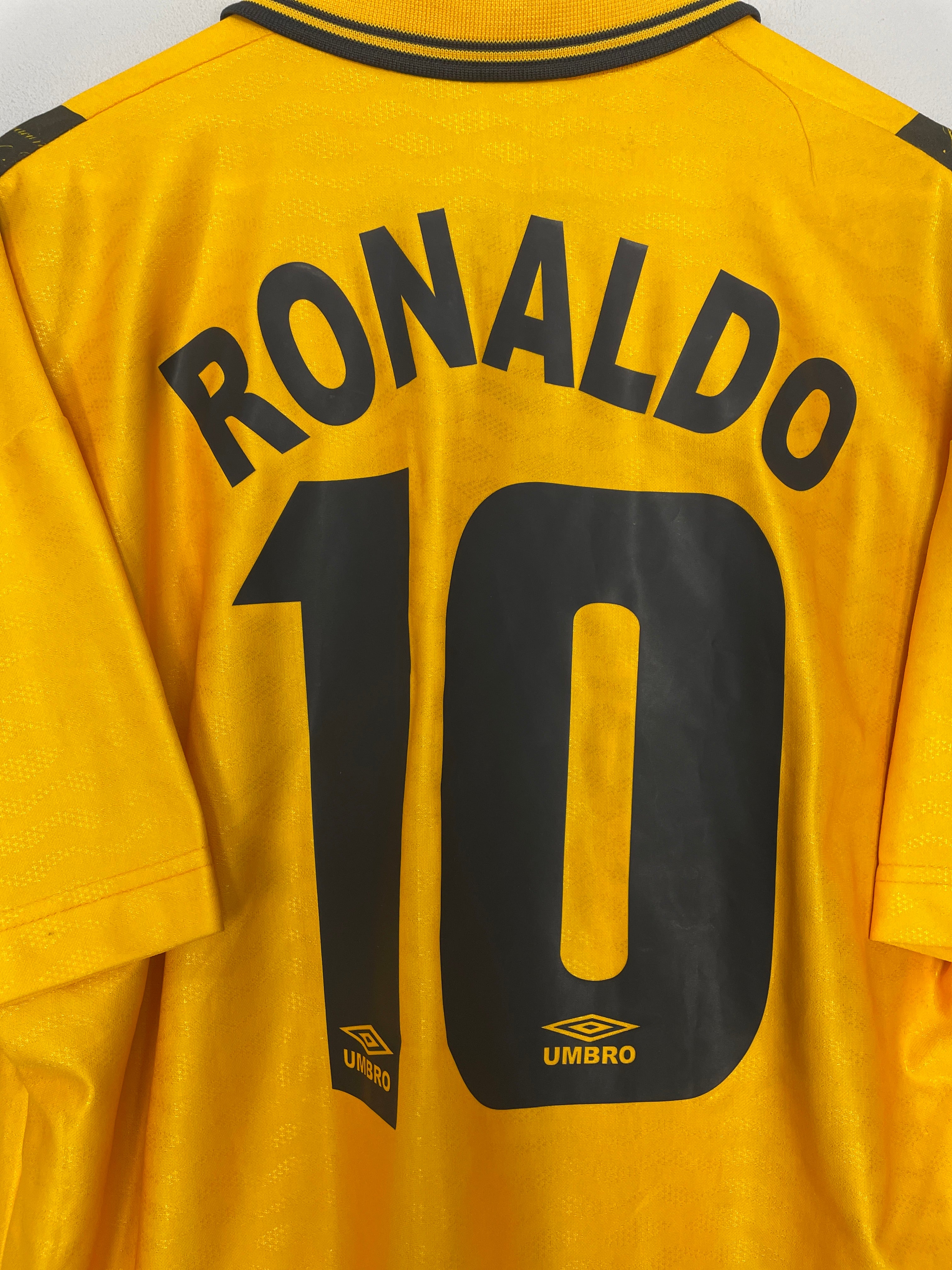 Shop 1996/97 INTER MILAN RONALDO #10 THIRD SHIRT (XL) UMBRO, classic football shirts, vintage football shirts & retro soccer jerseys at Cult Kits