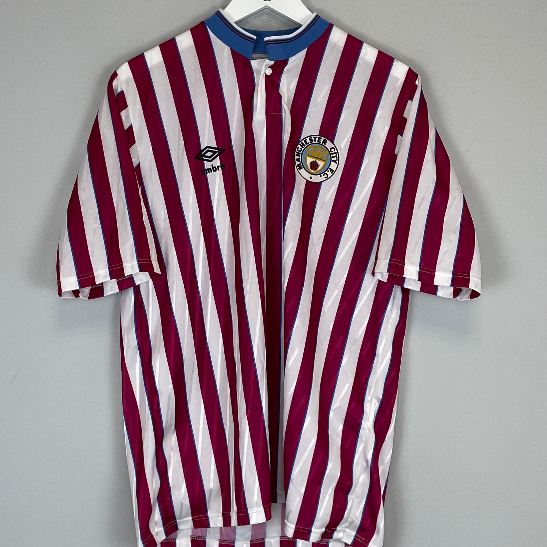 Shop 1988/90 MANCHESTER CITY AWAY SHIRT (L) UMBRO, classic football shirts, vintage football shirts & retro soccer jerseys at Cult Kits